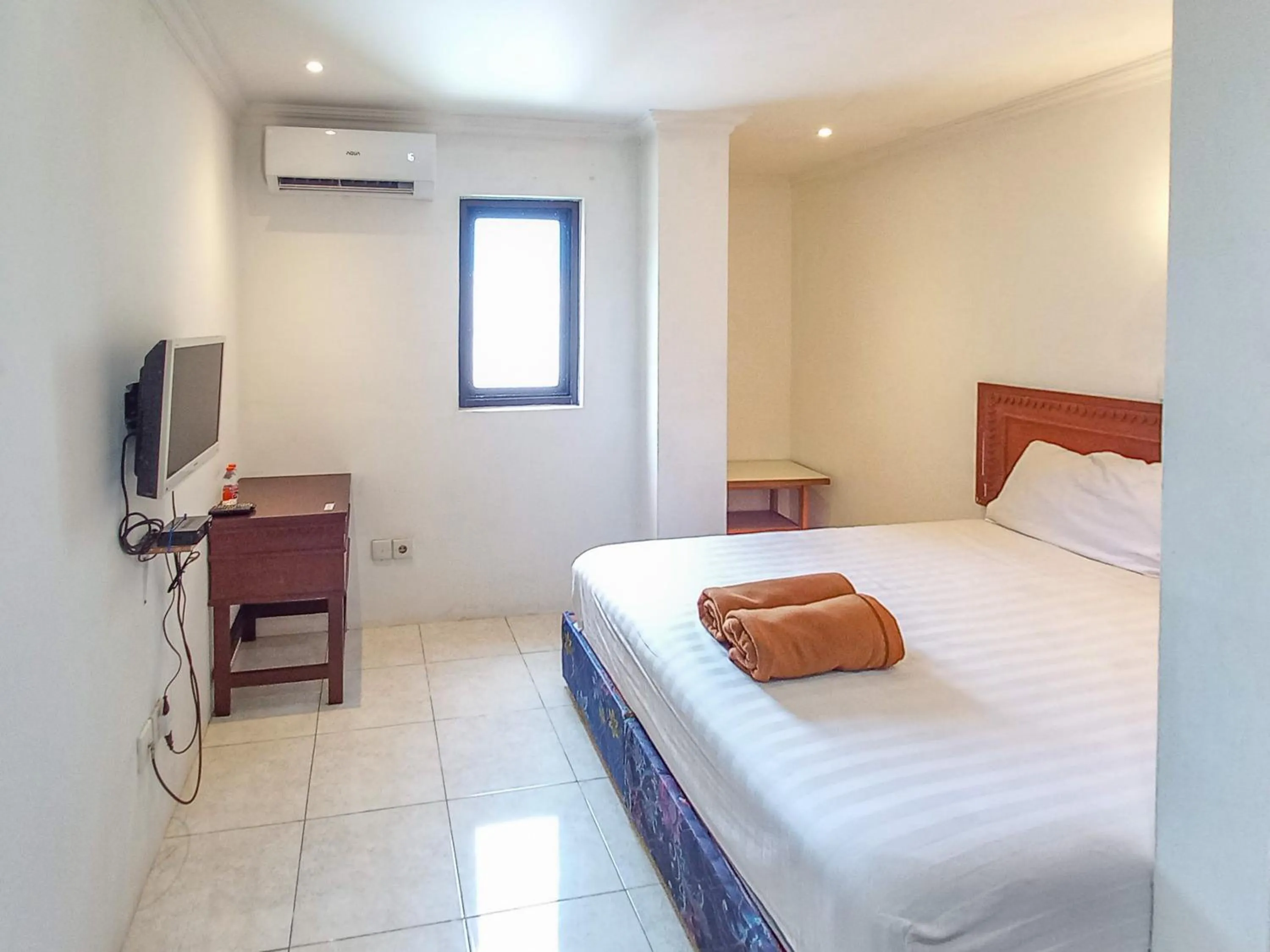 Bedroom, Bed in D Hans Hotel Syariah RedPartner near Wisata Religi Sunan Ampel Surabaya