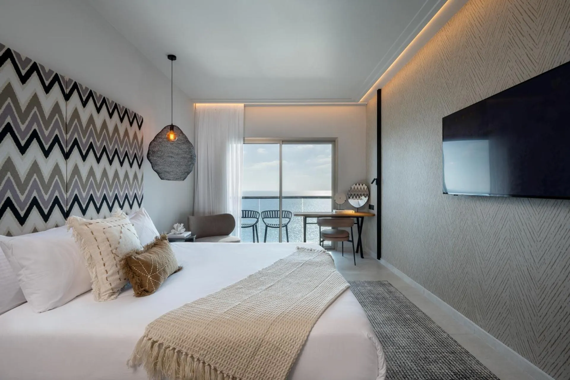 Photo of the whole room, Bed in Leonardo Plaza Haifa