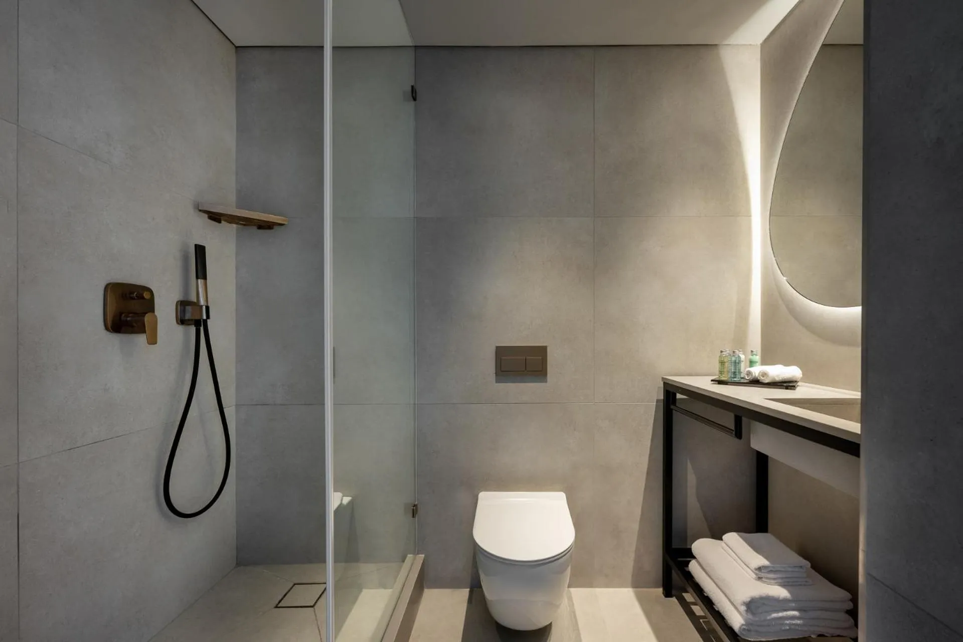 Shower in Leonardo Plaza Haifa