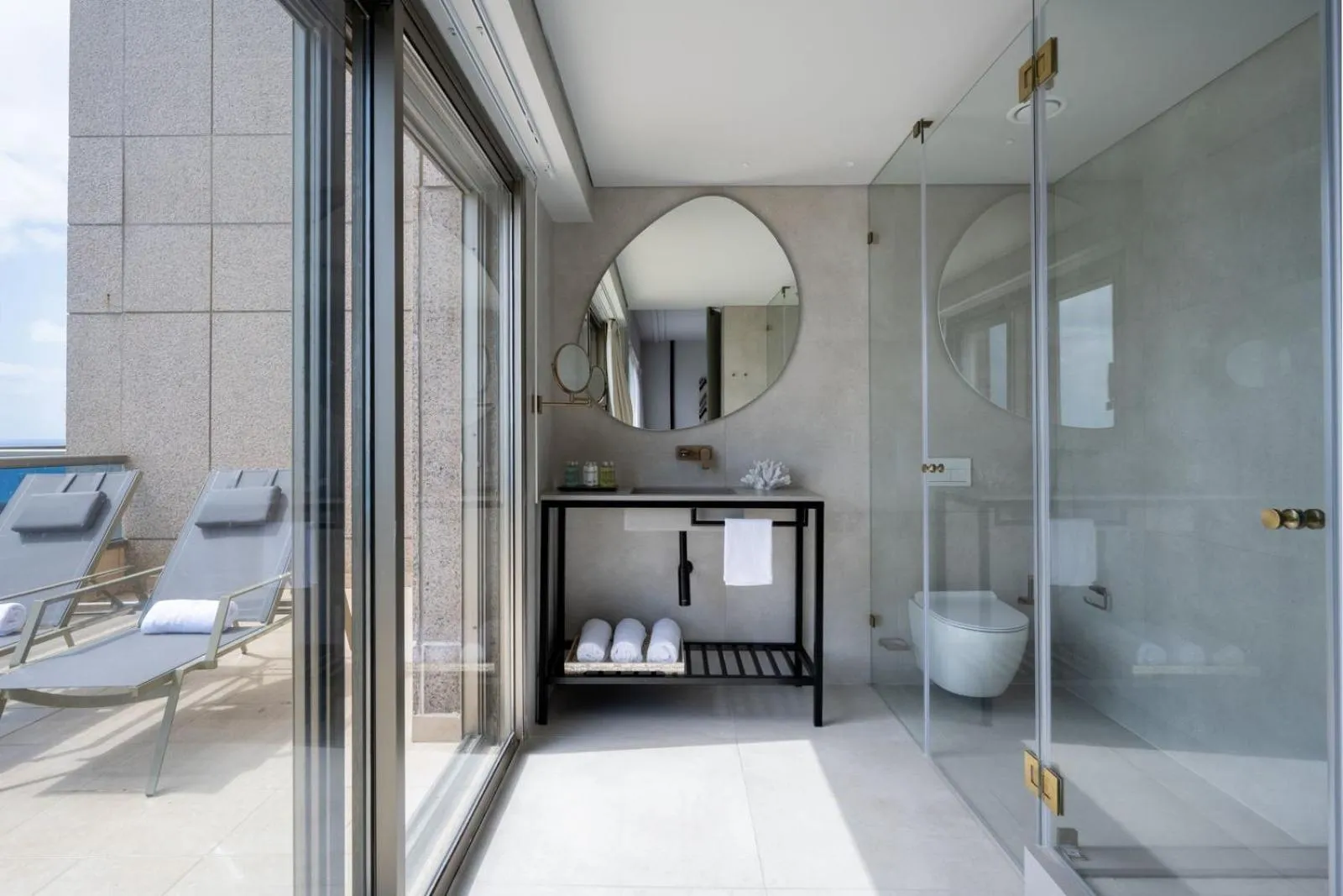 Shower in Leonardo Plaza Haifa