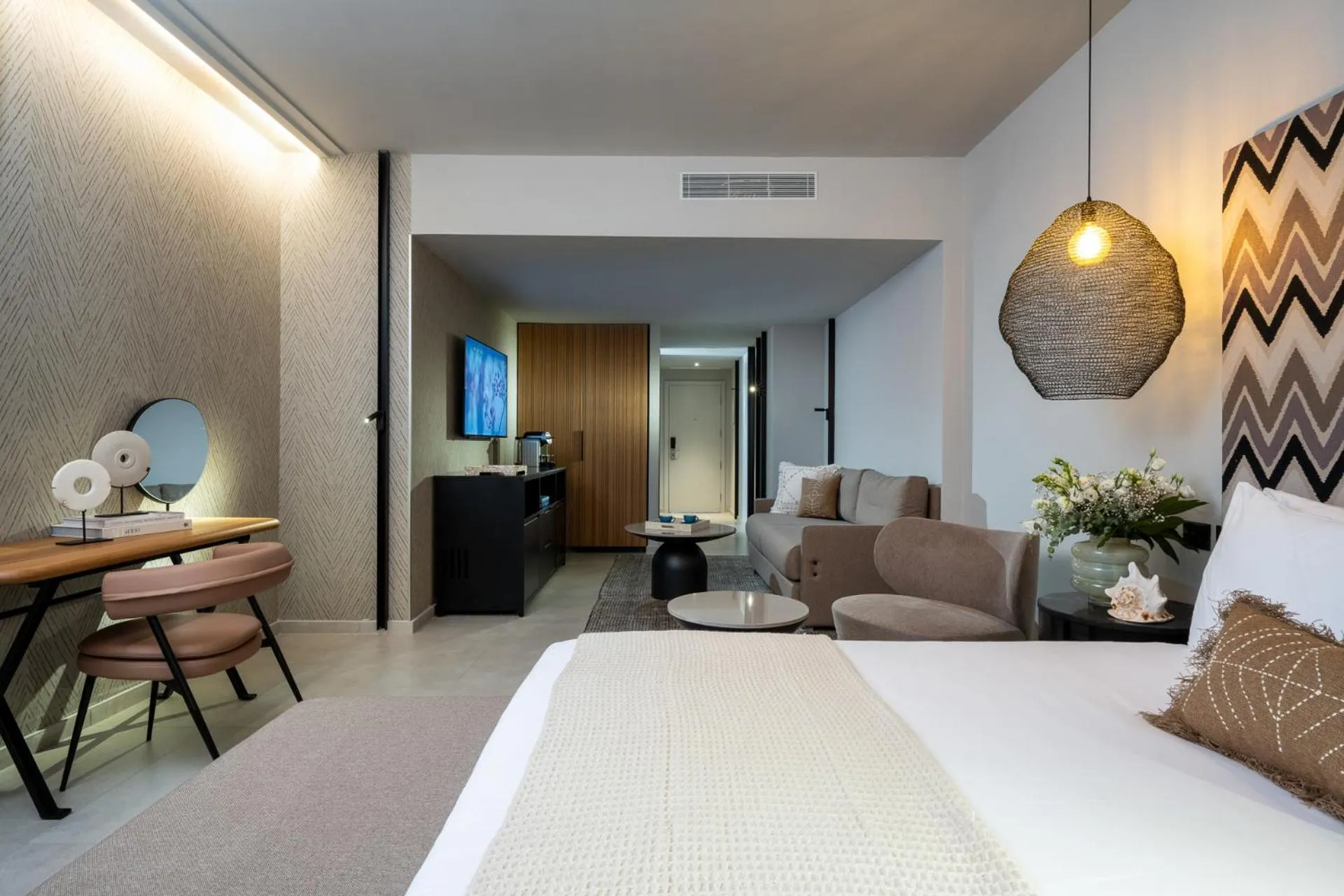 Photo of the whole room, Bed in Leonardo Plaza Haifa