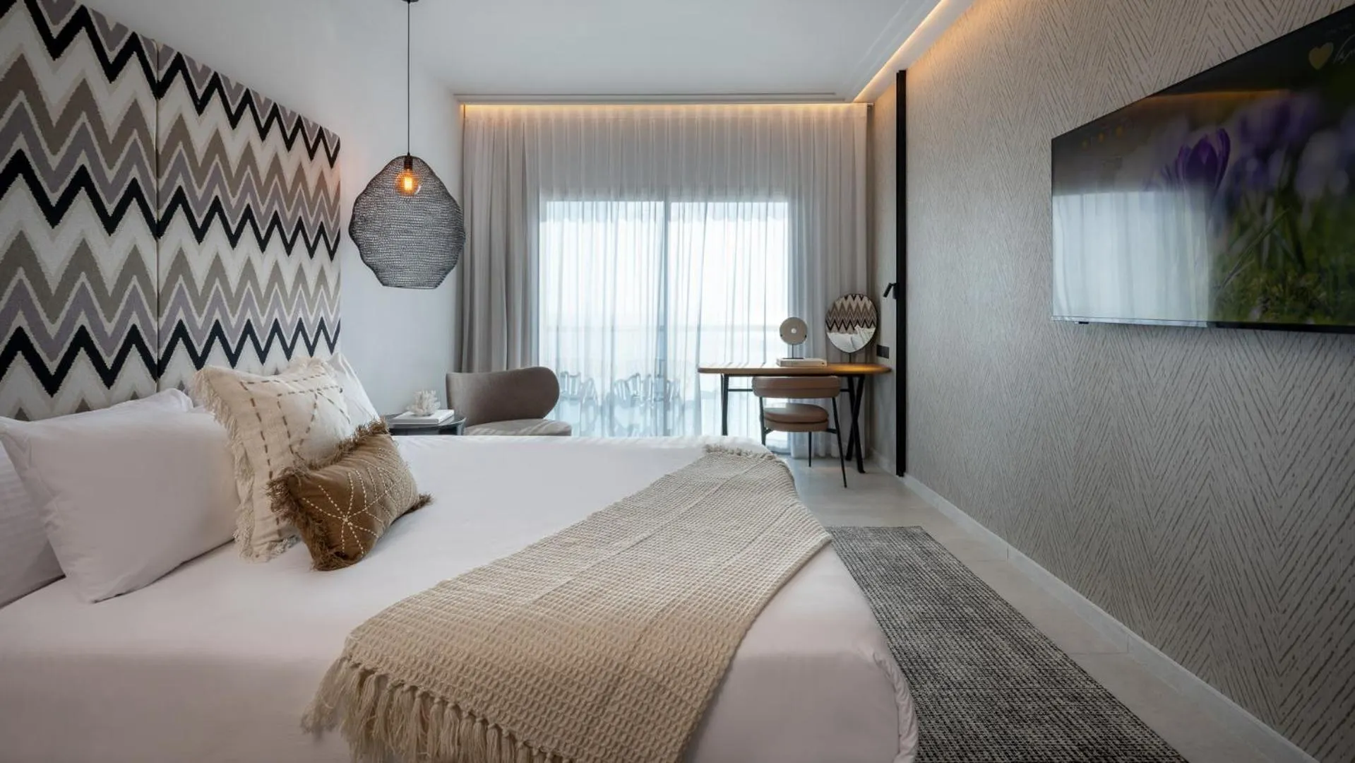 Photo of the whole room, Bed in Leonardo Plaza Haifa