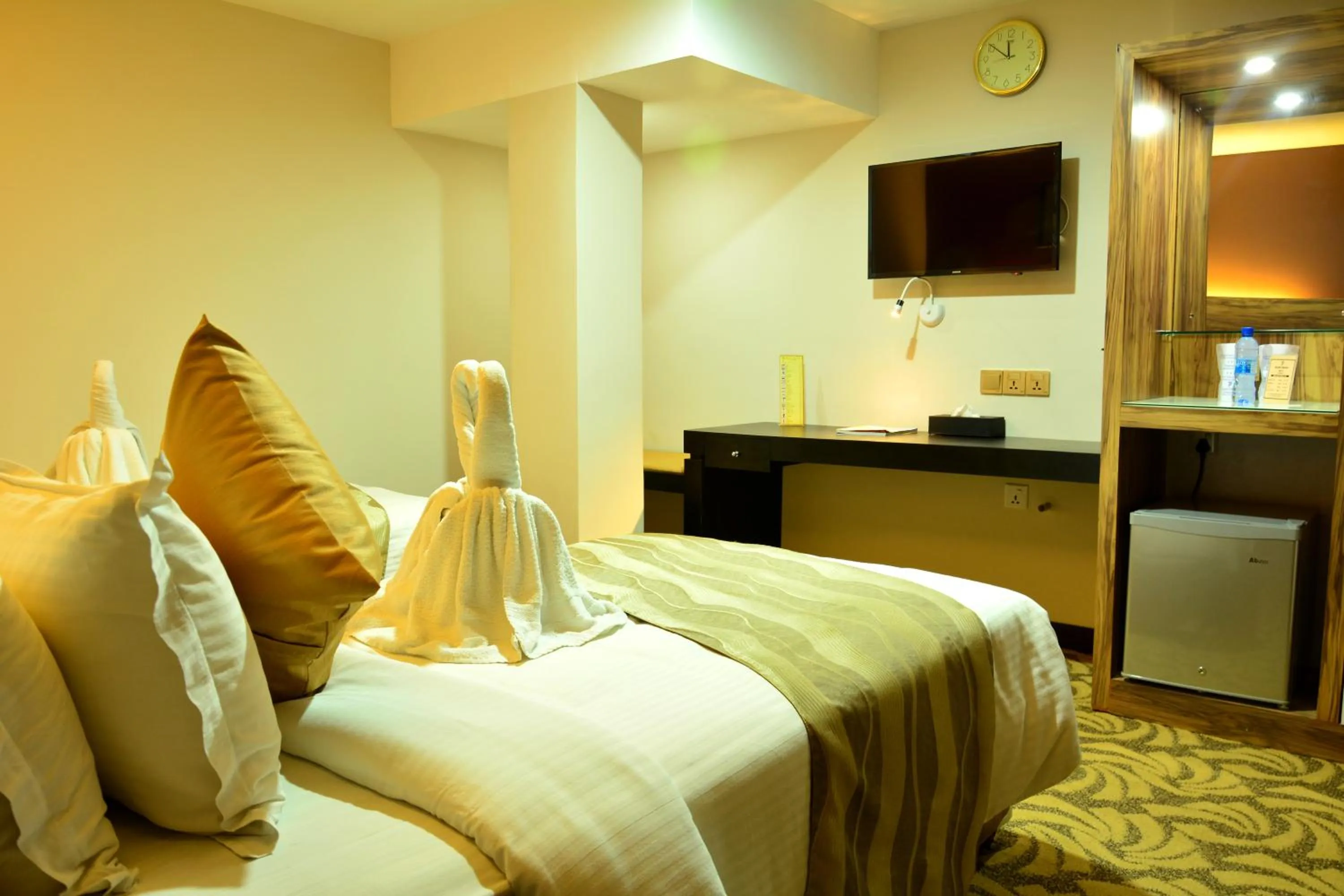 Decorative detail, Bed in Pearl City Hotel