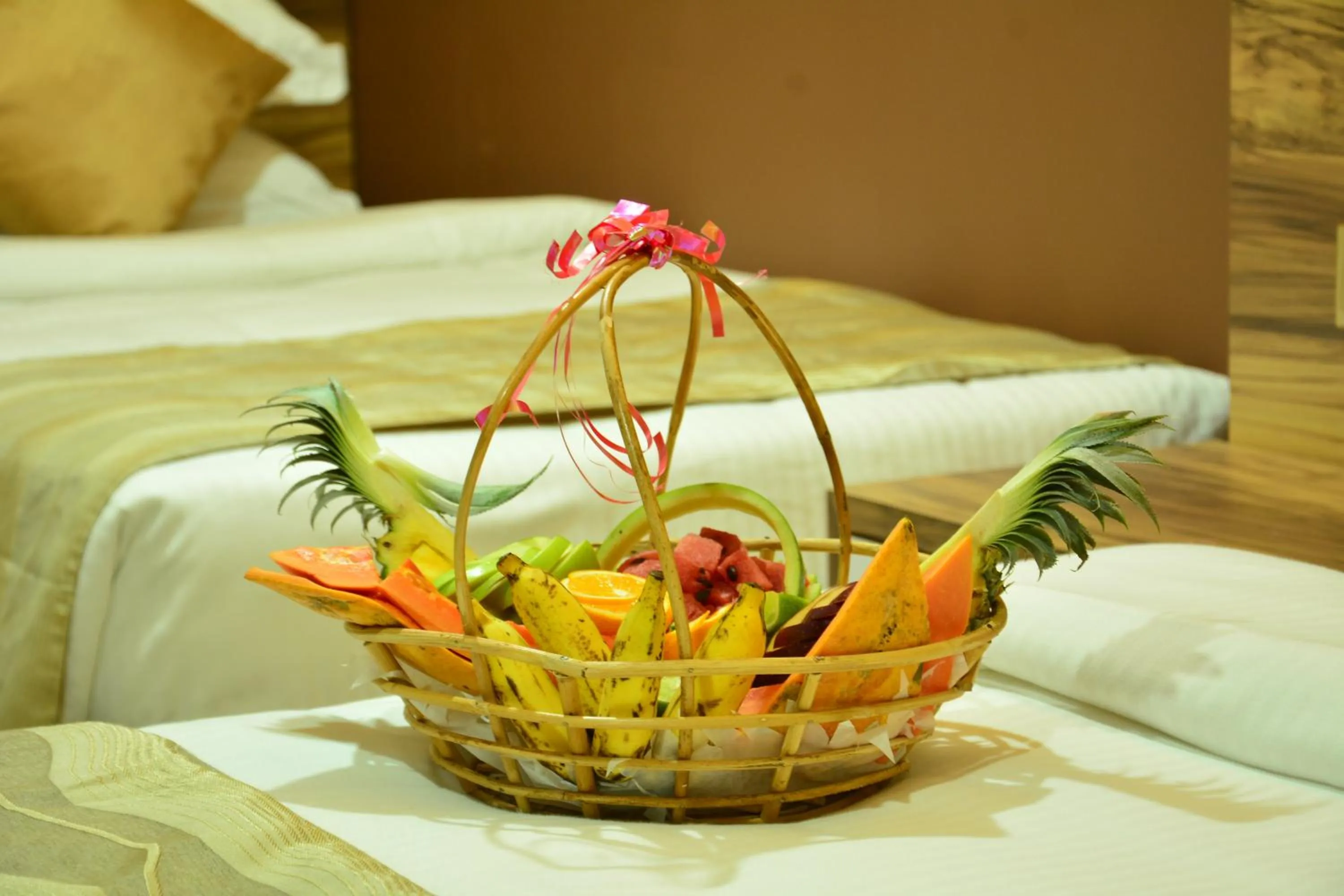 Food, Bed in Pearl City Hotel