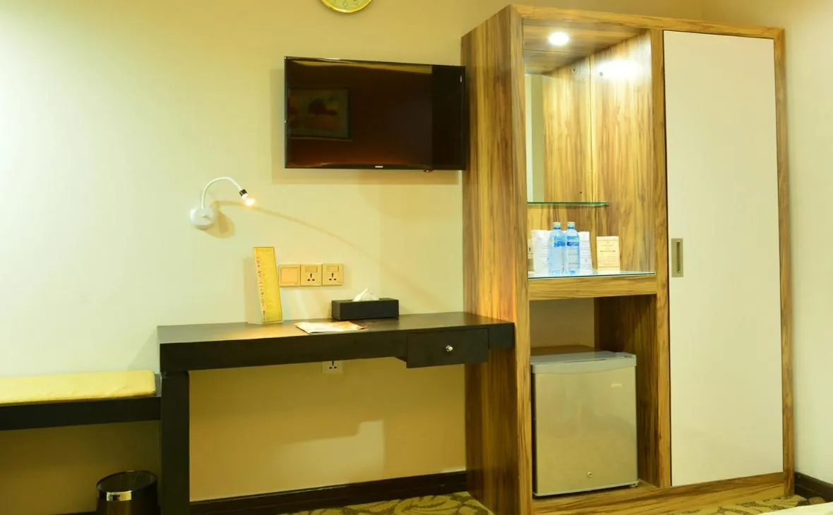 wardrobe in Pearl City Hotel