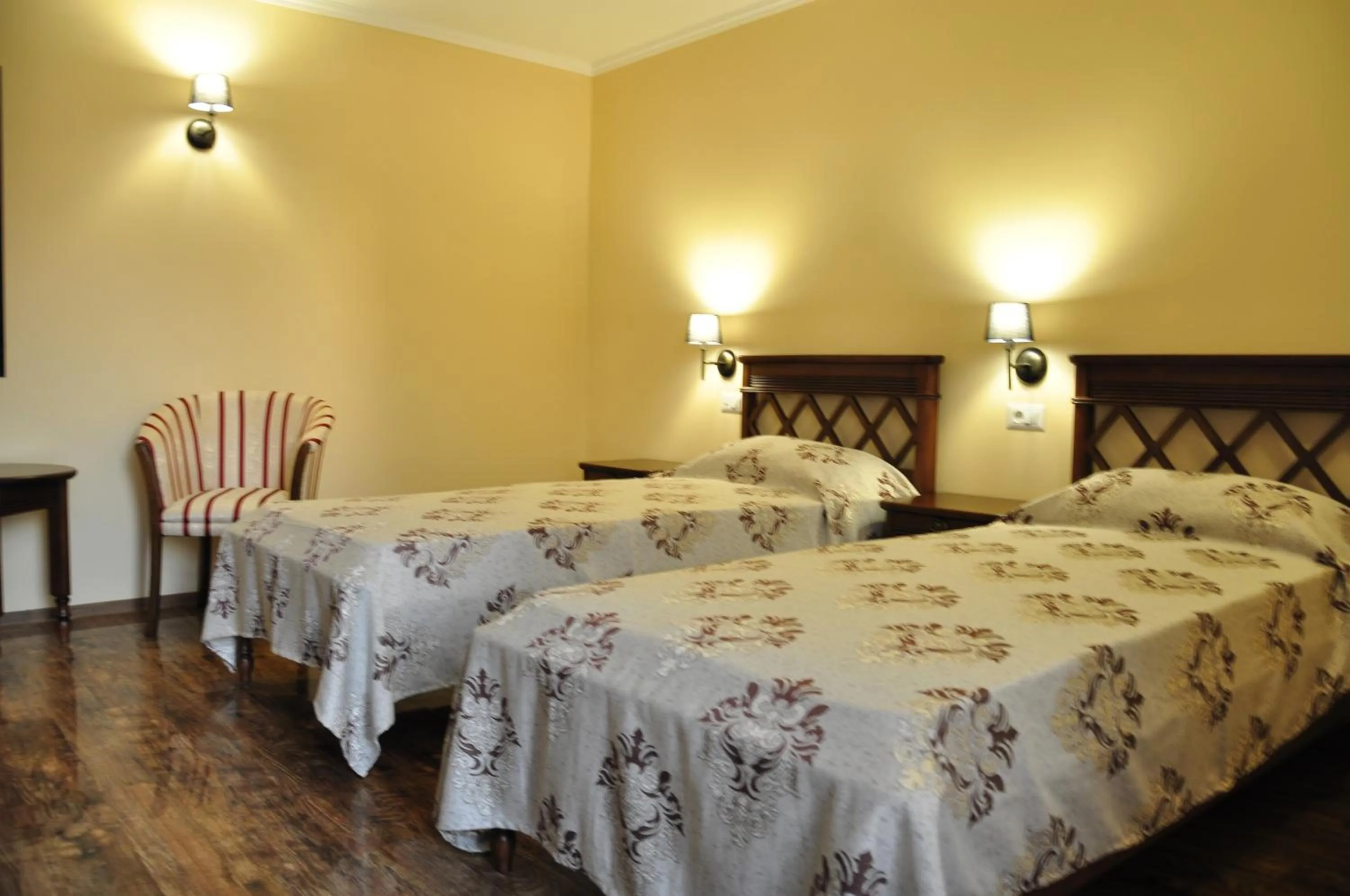 Photo of the whole room, Bed in Vigo Grand Hotel