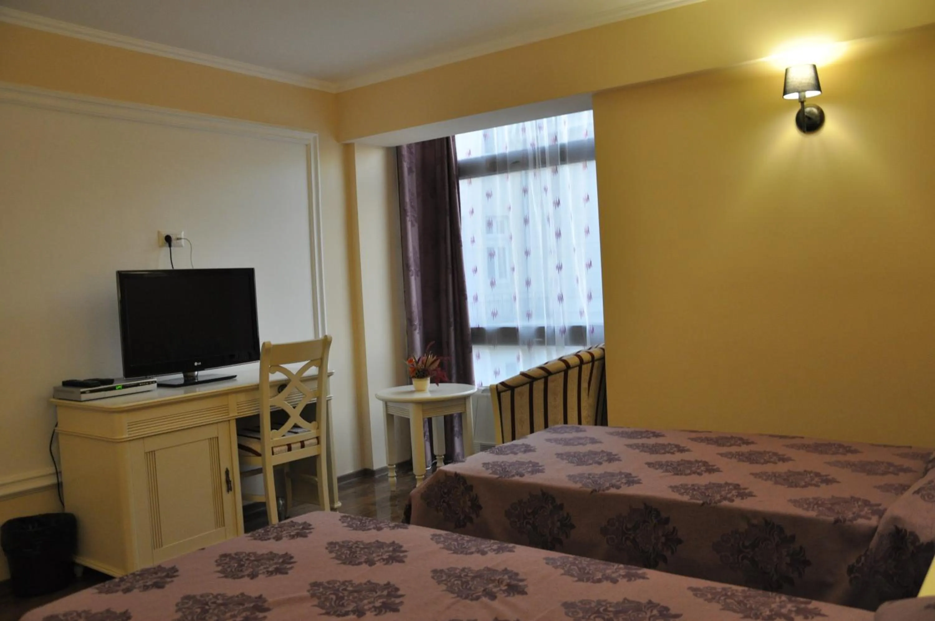 Photo of the whole room, Bed in Vigo Grand Hotel