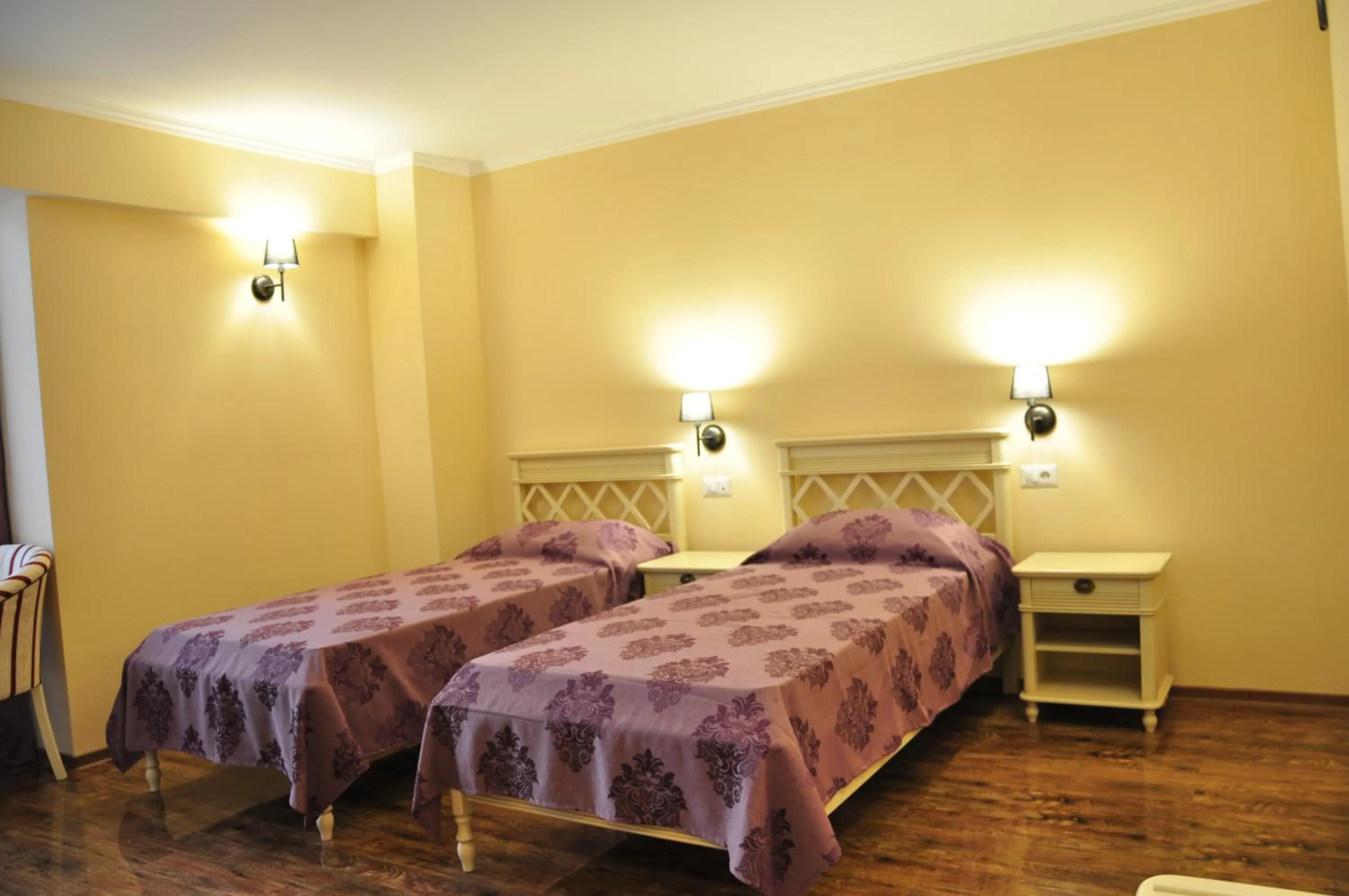 Photo of the whole room, Bed in Vigo Grand Hotel