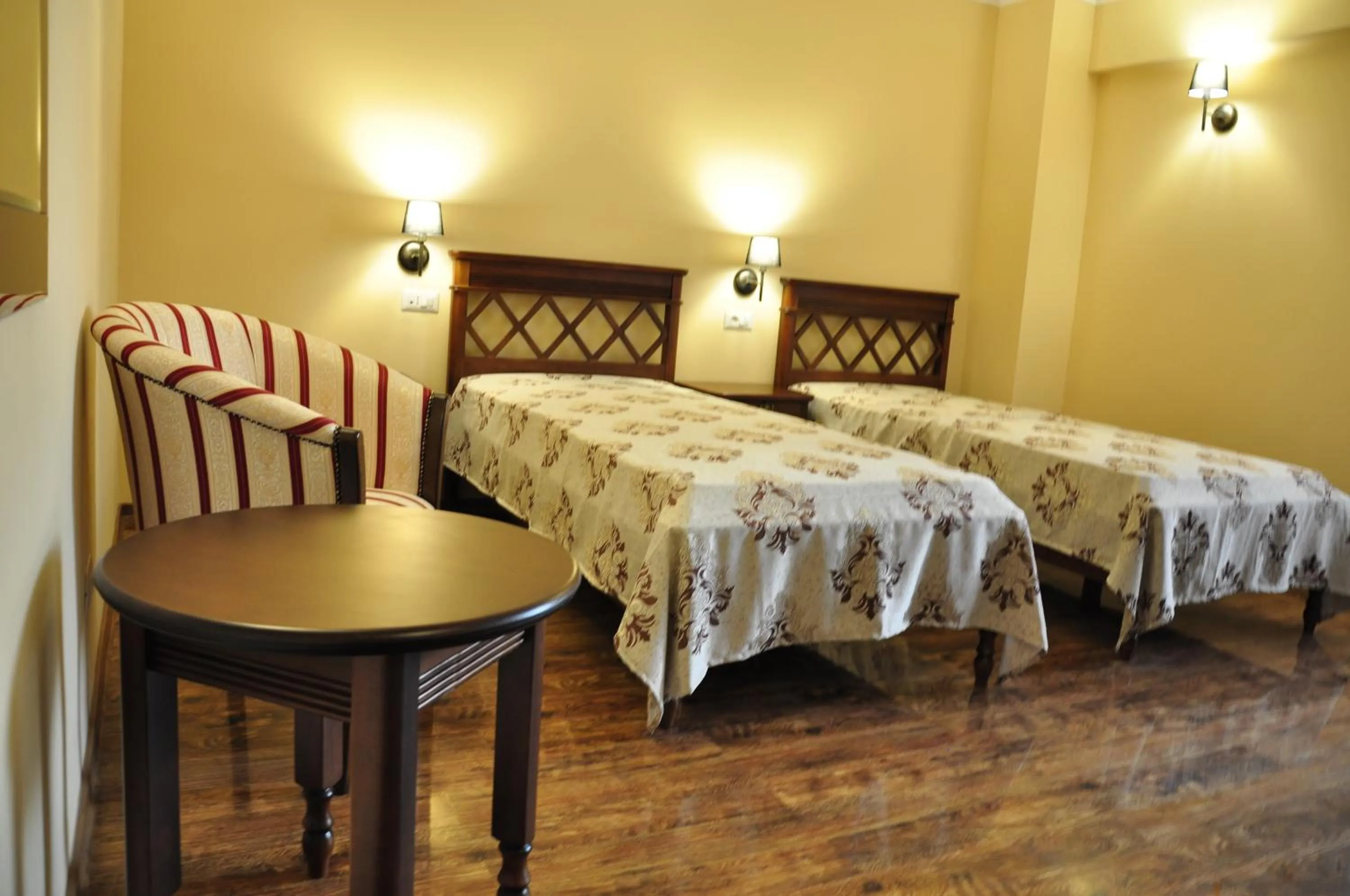 Photo of the whole room, Bed in Vigo Grand Hotel