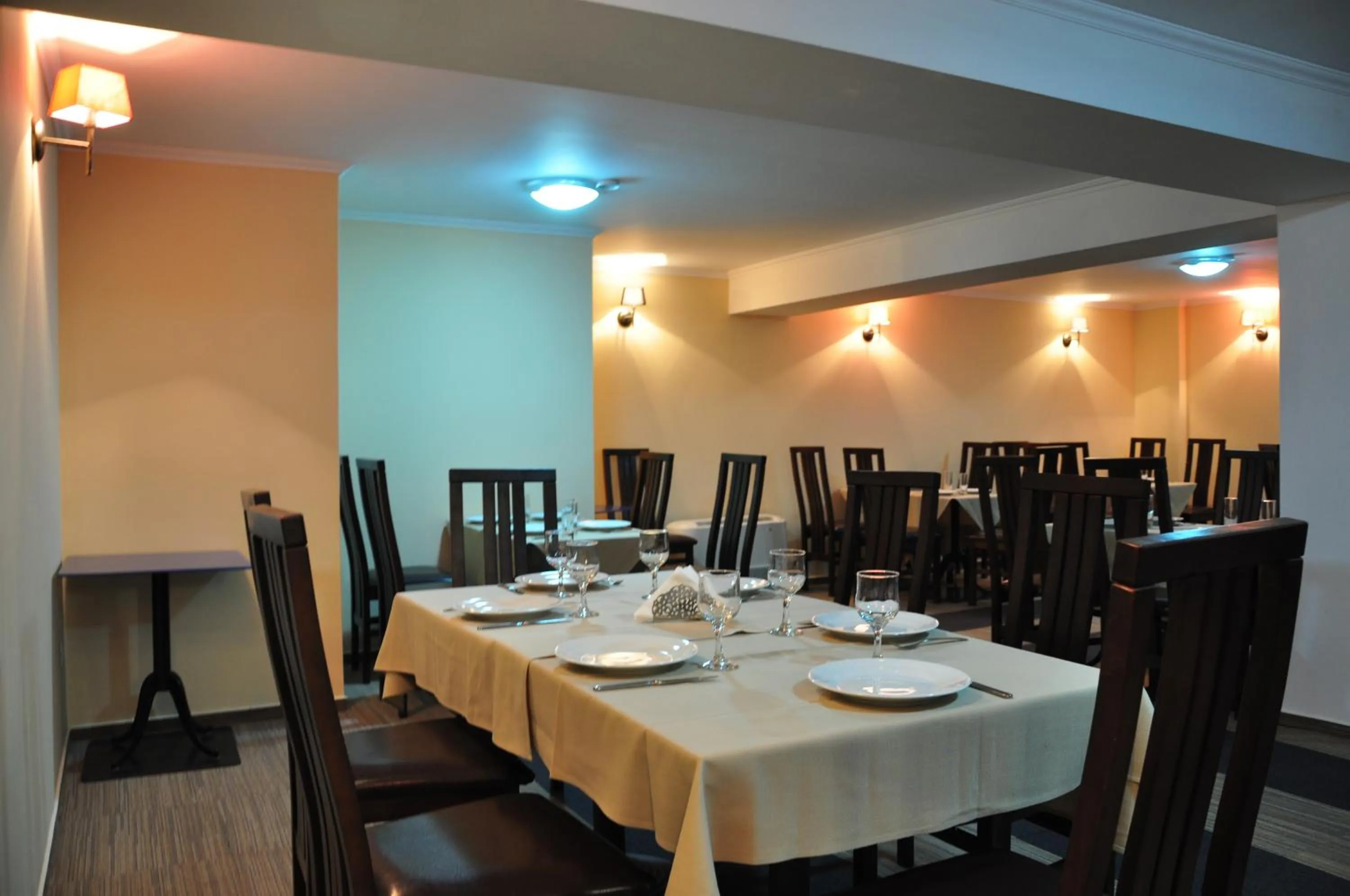 Restaurant/places to eat in Vigo Grand Hotel