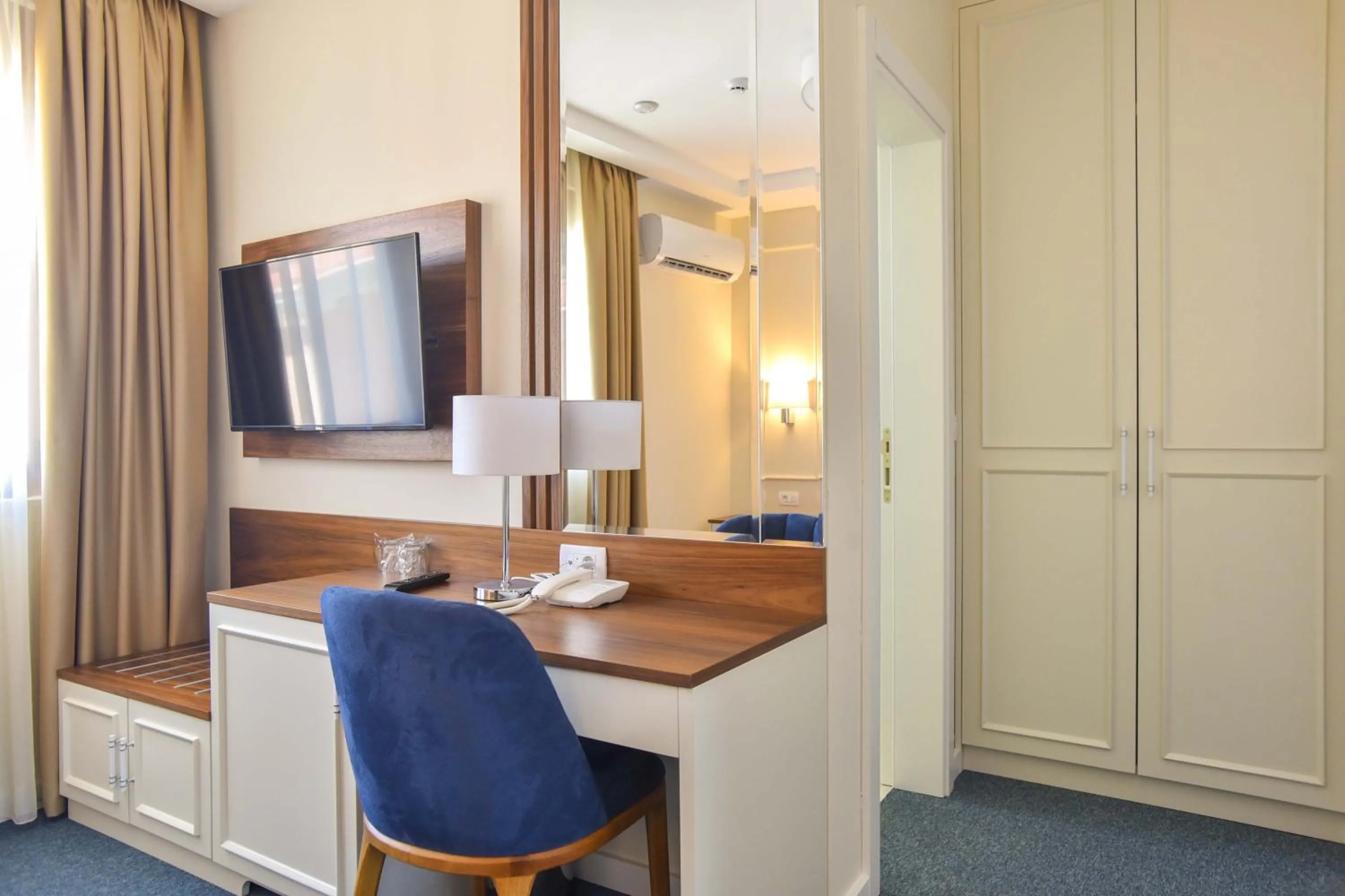 Vistamar Hotel & Apartments