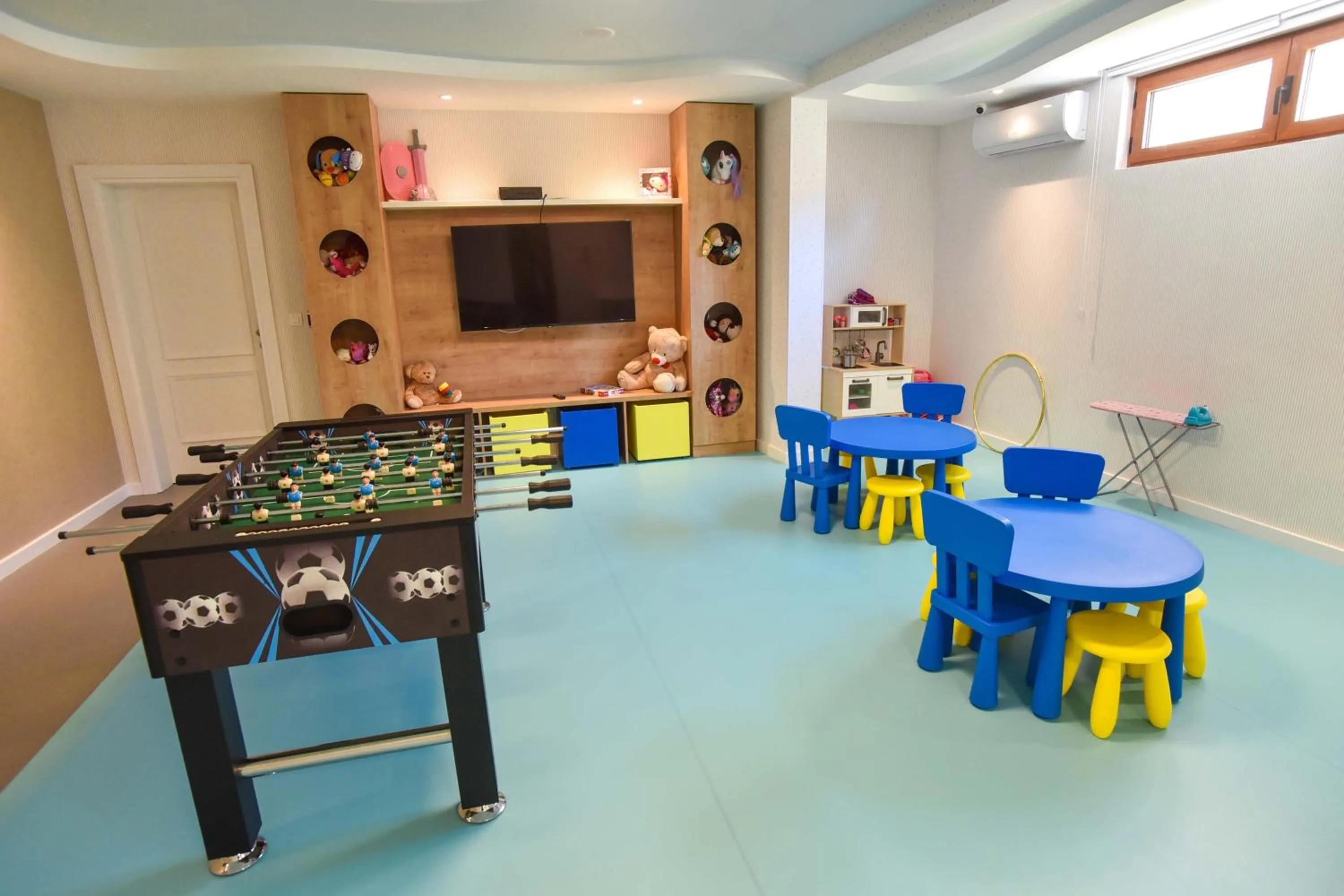 Game Room in Vistamar Hotel & Apartments