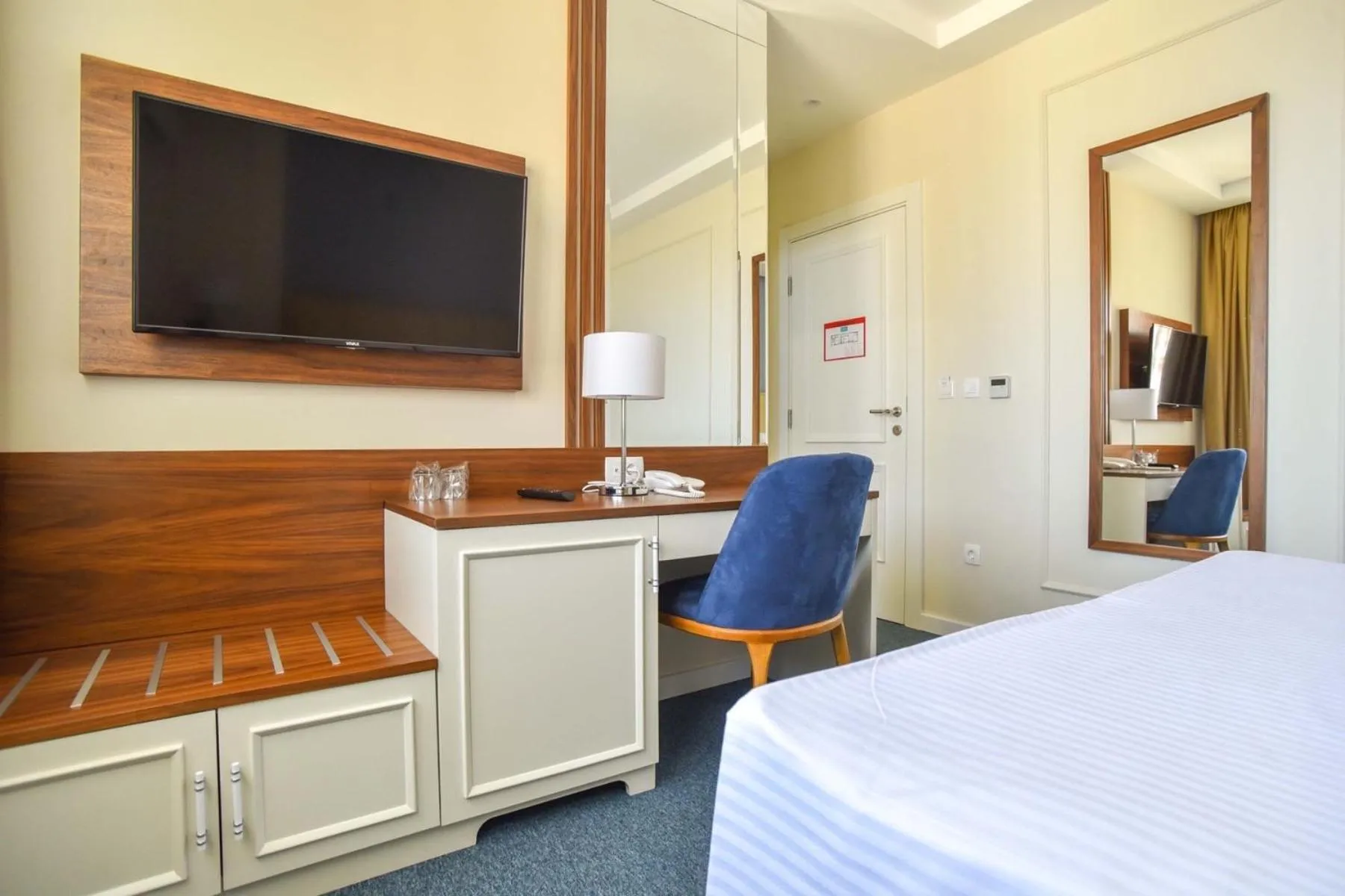 Bed in Vistamar Hotel & Apartments