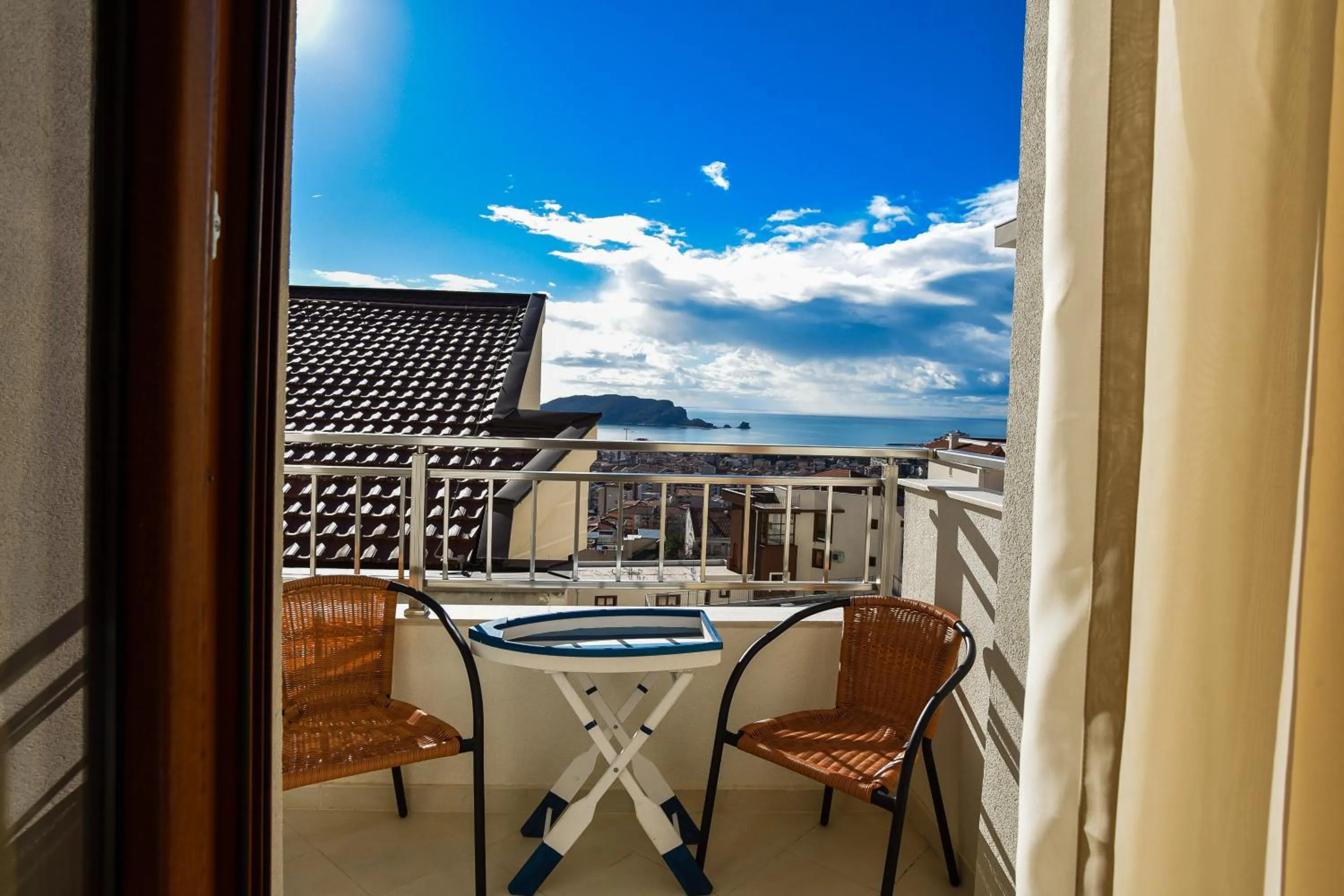 Vistamar Hotel & Apartments