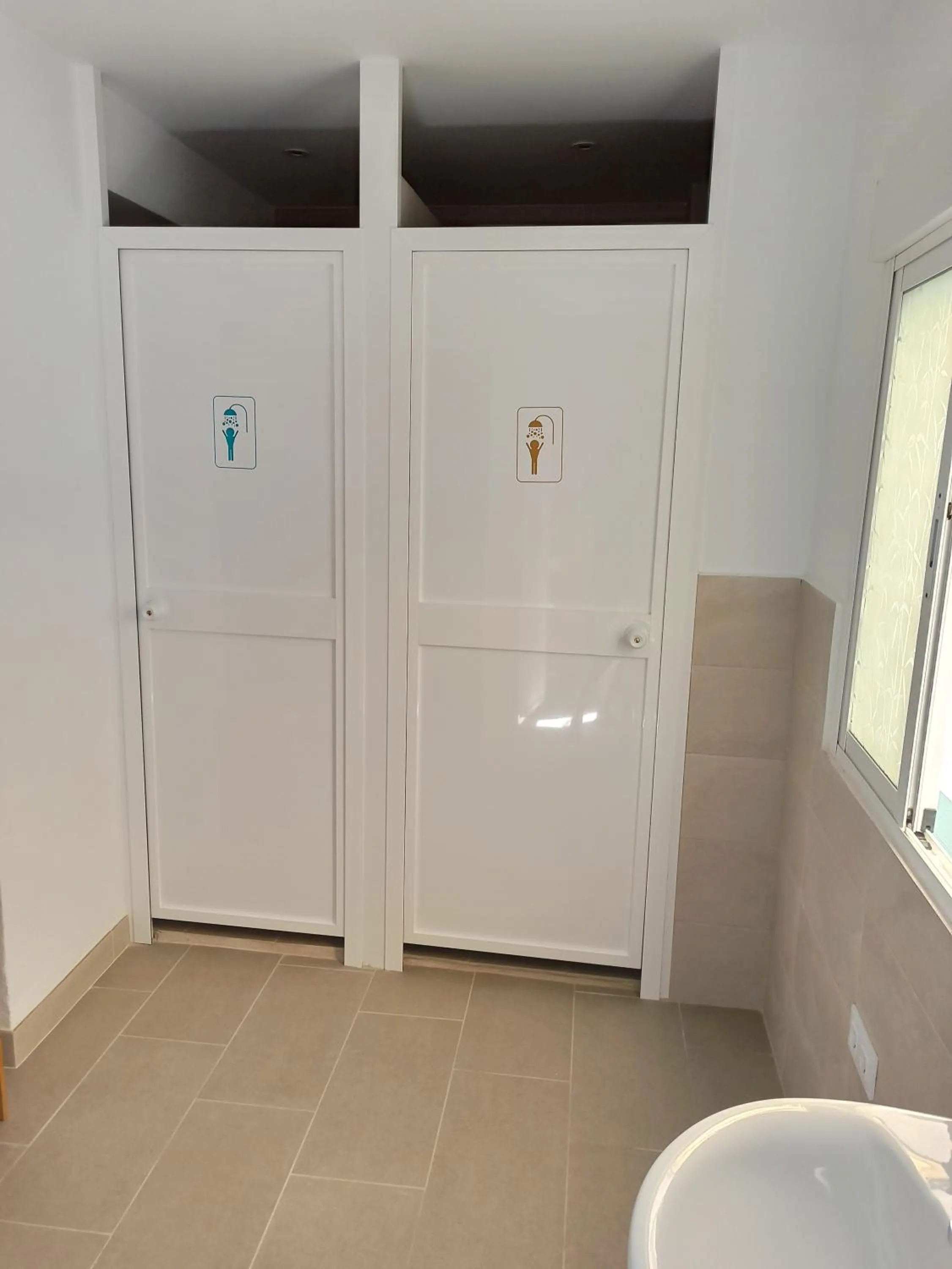 Shower in Vivian's Guest House Auto Check-in