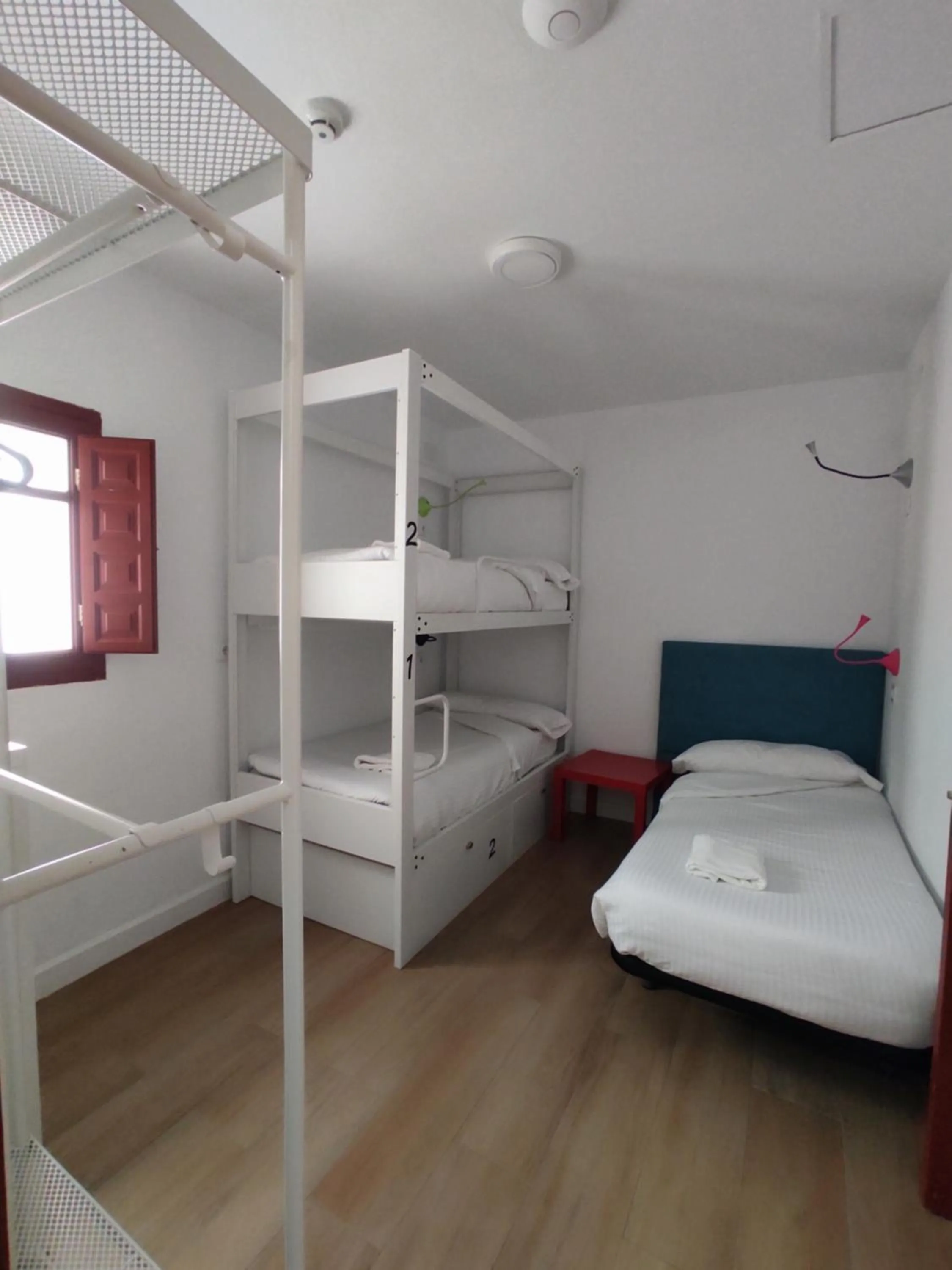 Bed in Vivian's Guest House Auto Check-in