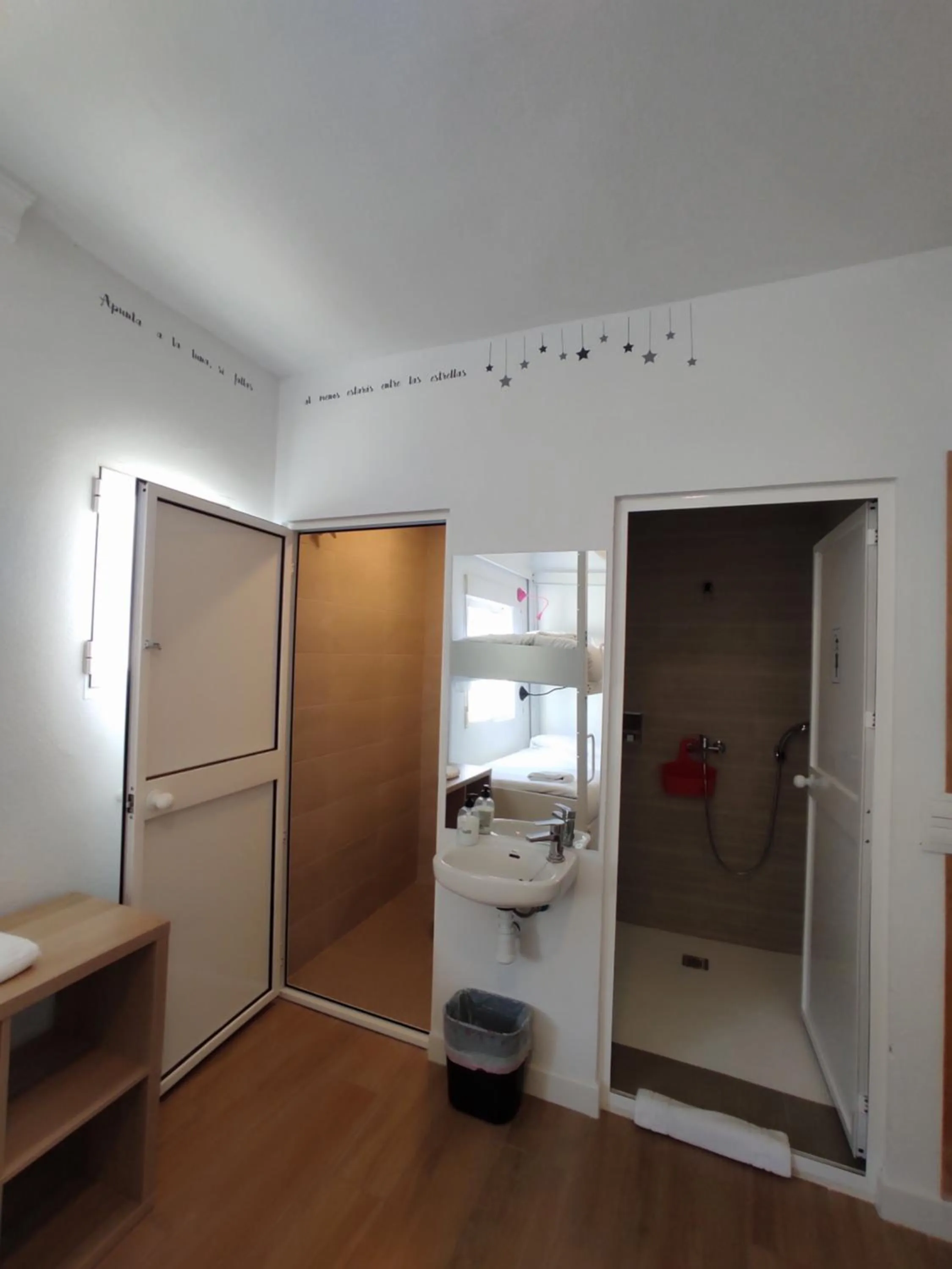 Bathroom in Vivian's Guest House Auto Check-in