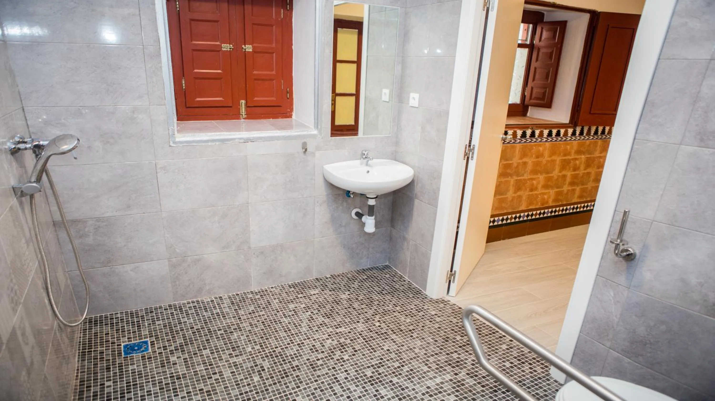 Bathroom in Vivian's Guest House Auto Check-in