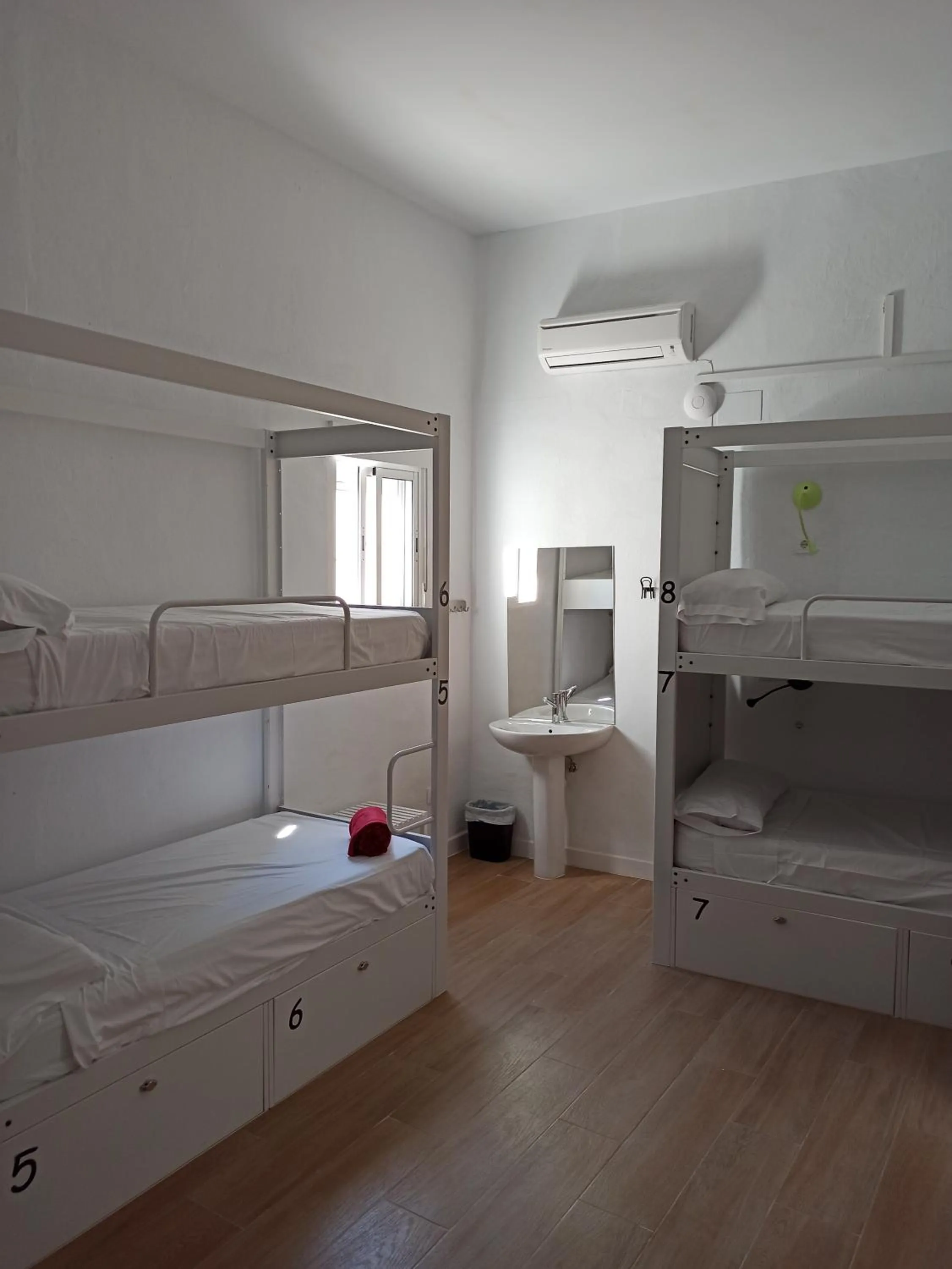 bunk bed, Bed in Vivian's Guest House Auto Check-in