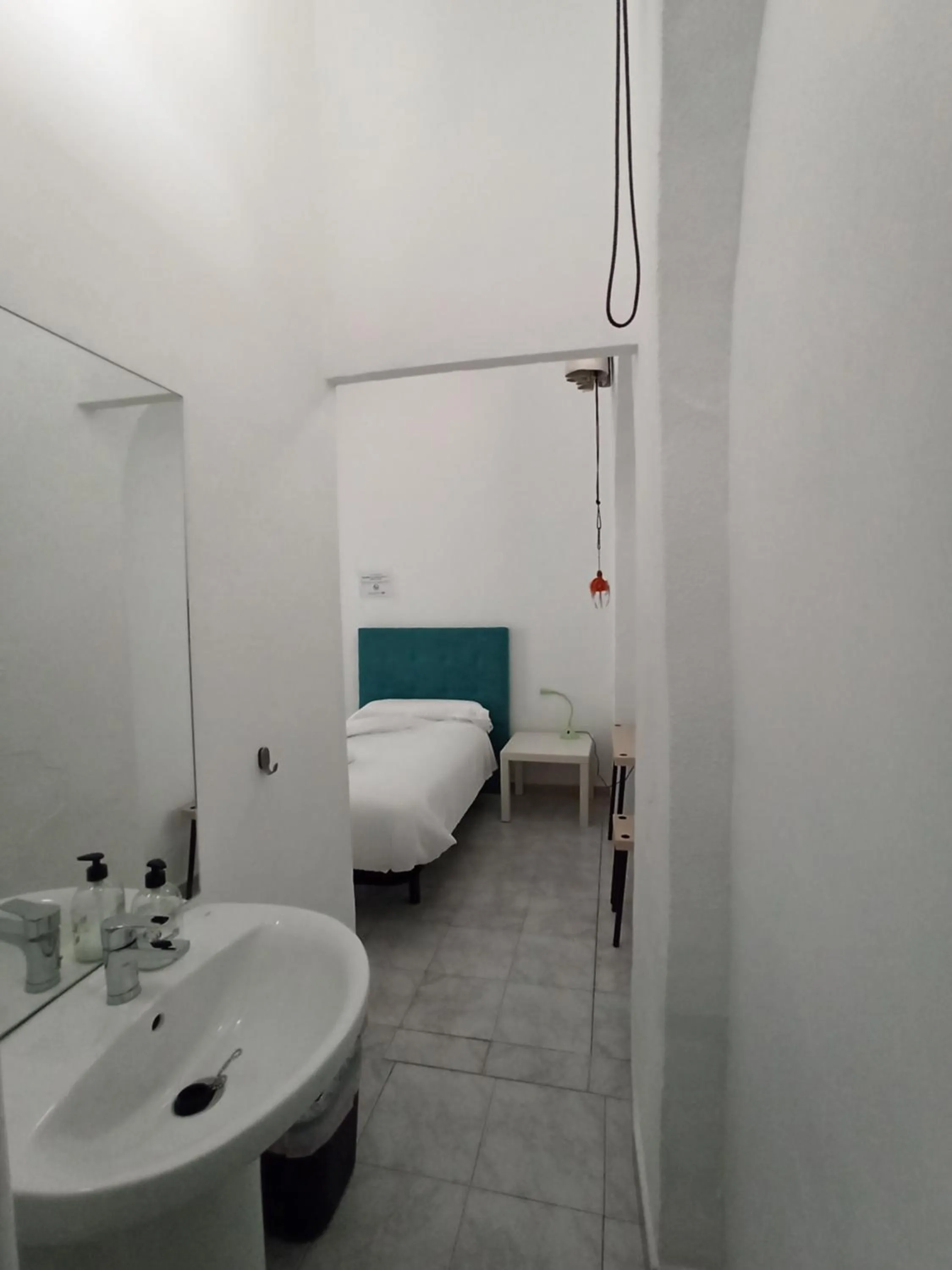 Bed in Vivian's Guest House Auto Check-in