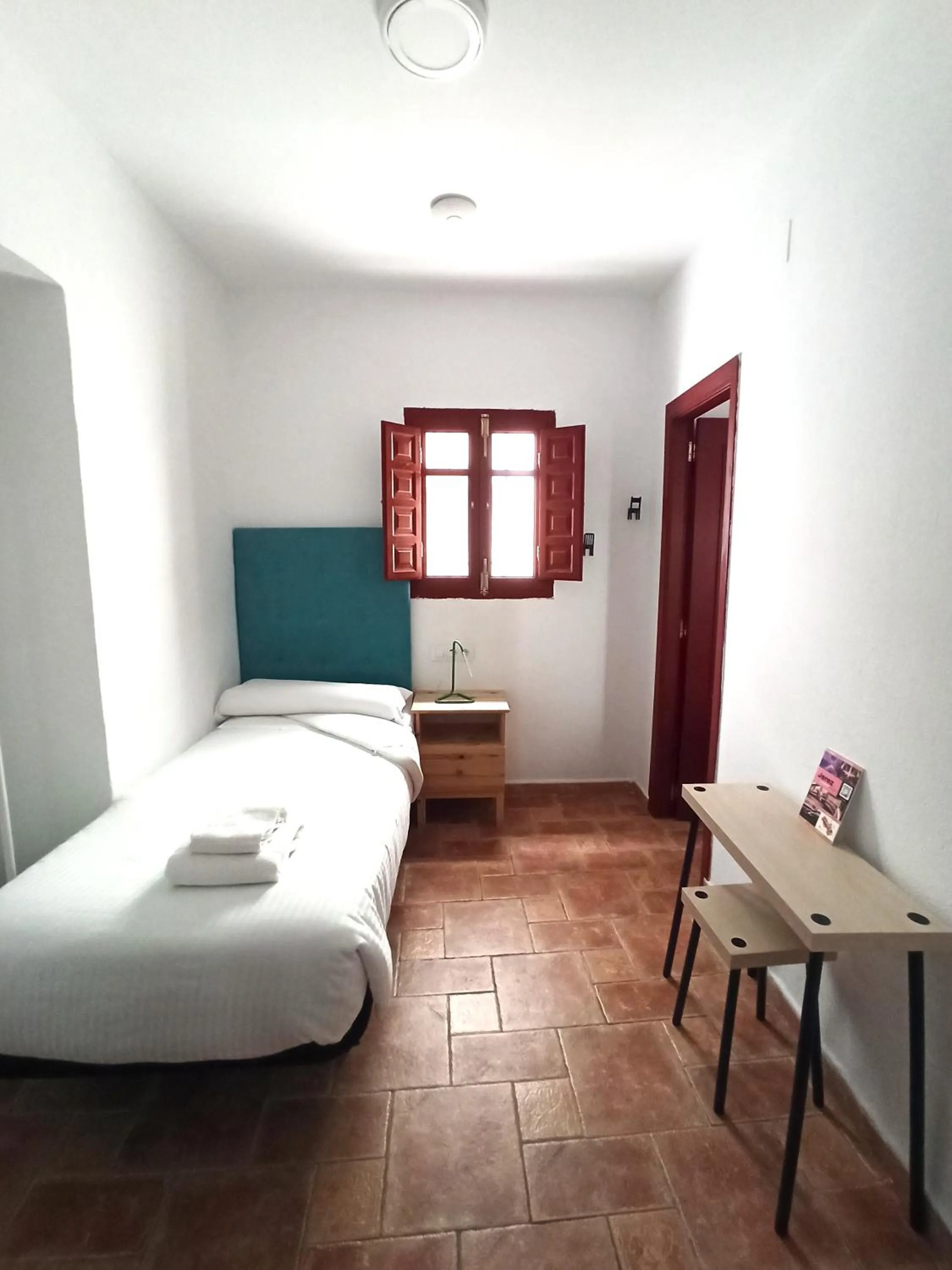 Bed in Vivian's Guest House Auto Check-in