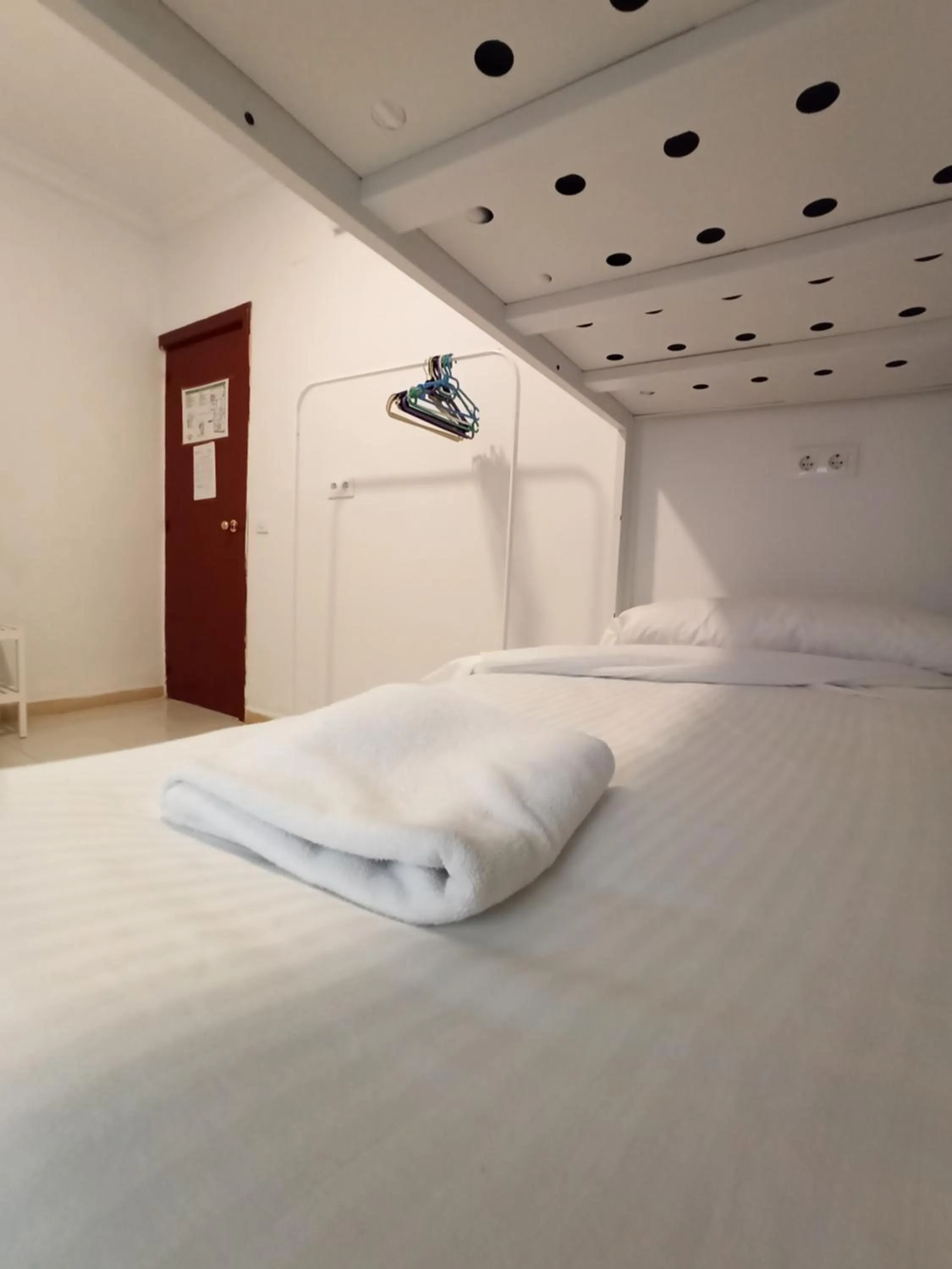 bunk bed, Bed in Vivian's Guest House Auto Check-in