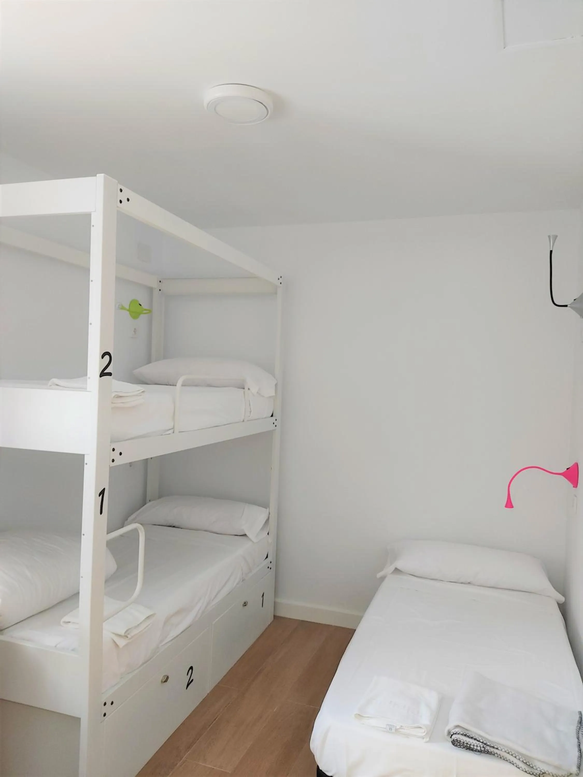 bunk bed, Bed in Vivian's Guest House Auto Check-in