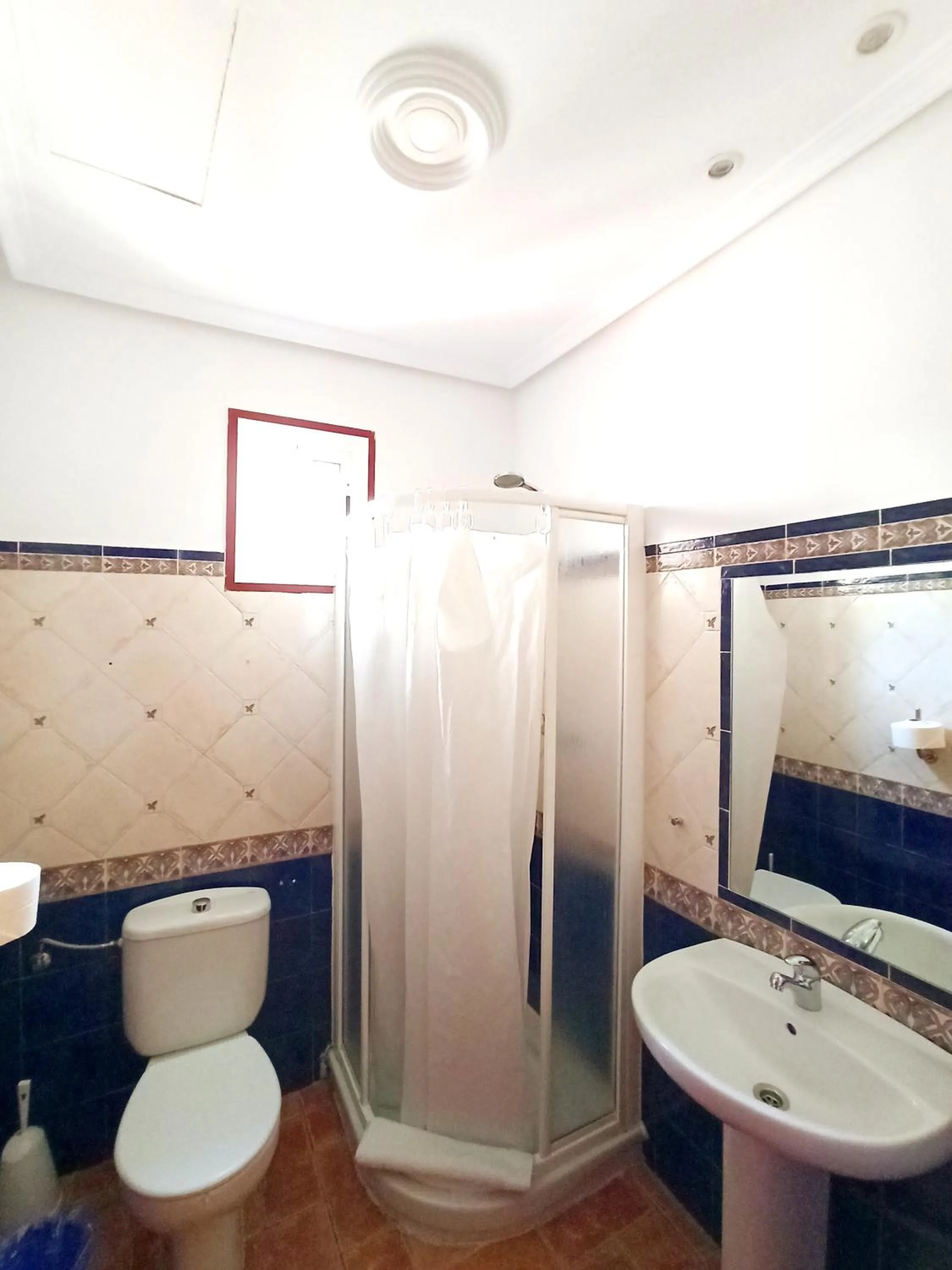 Bathroom in Vivian's Guest House Auto Check-in