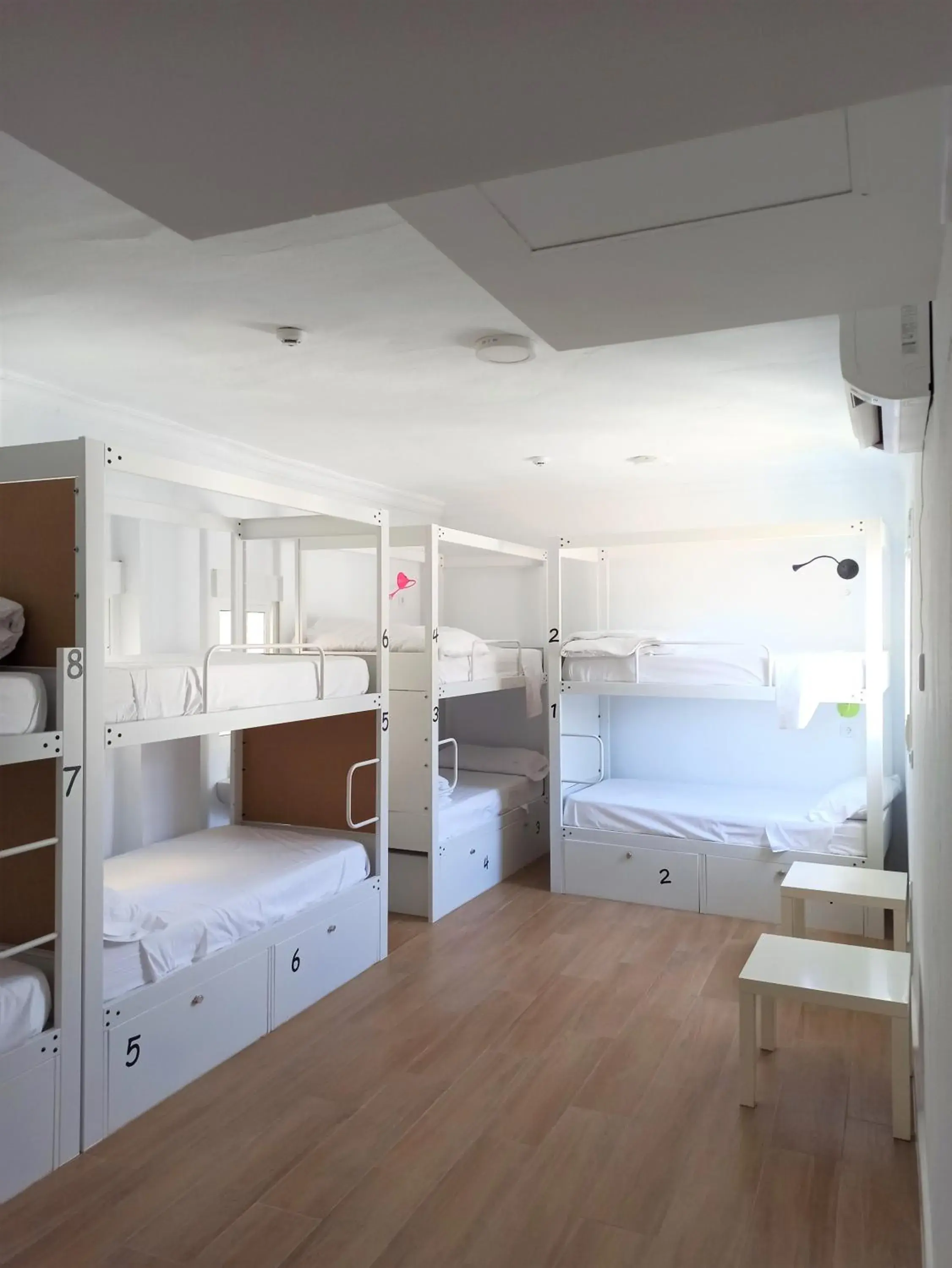 Bed in 8-Bed Mixed Dormitory Room in Vivian's Guest House Auto Check-in Bed in 8-Bed Mixed Dormitory Room in Vivian's Guest House Auto Check-in