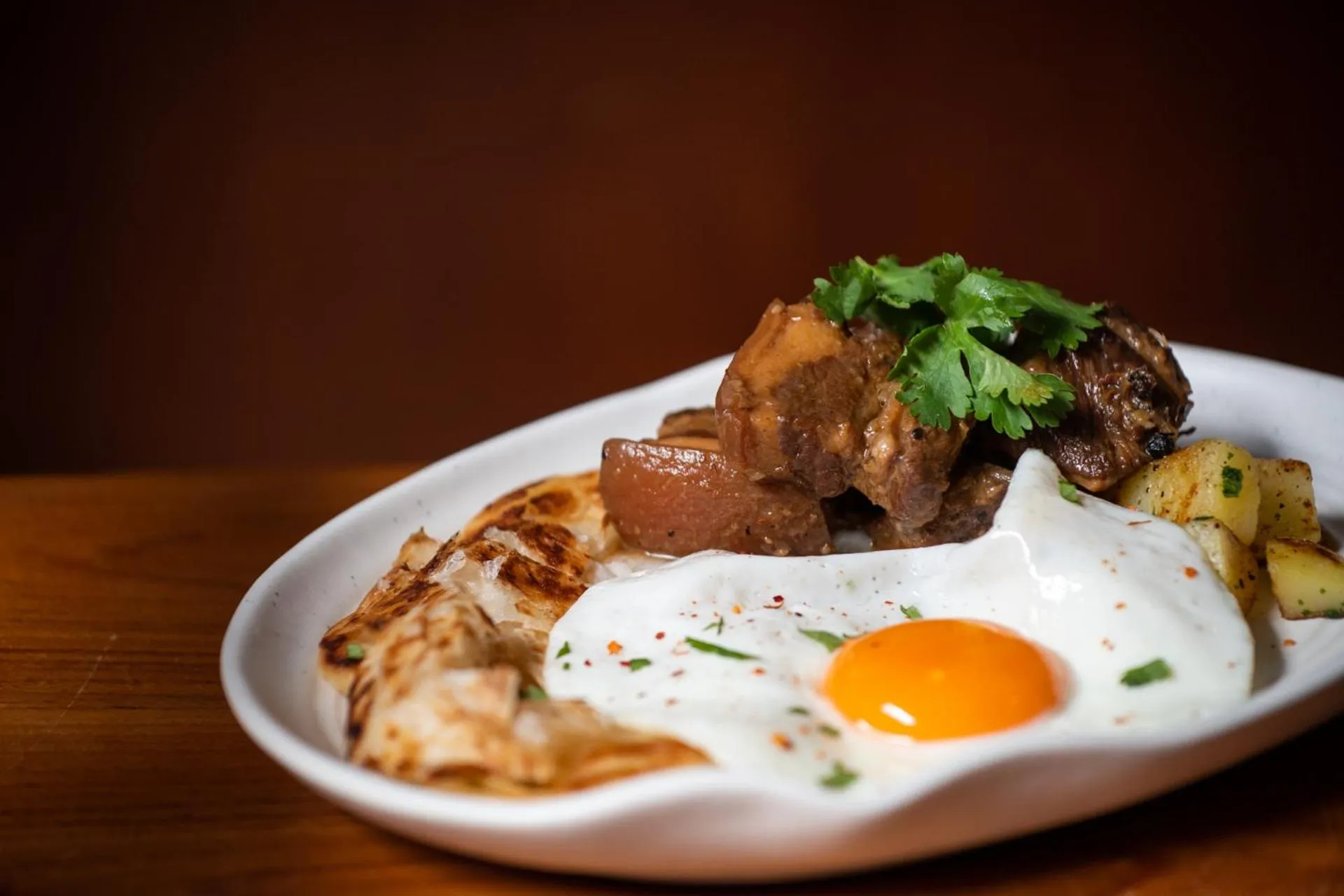 Restaurant/places to eat in At Kamala Hotel