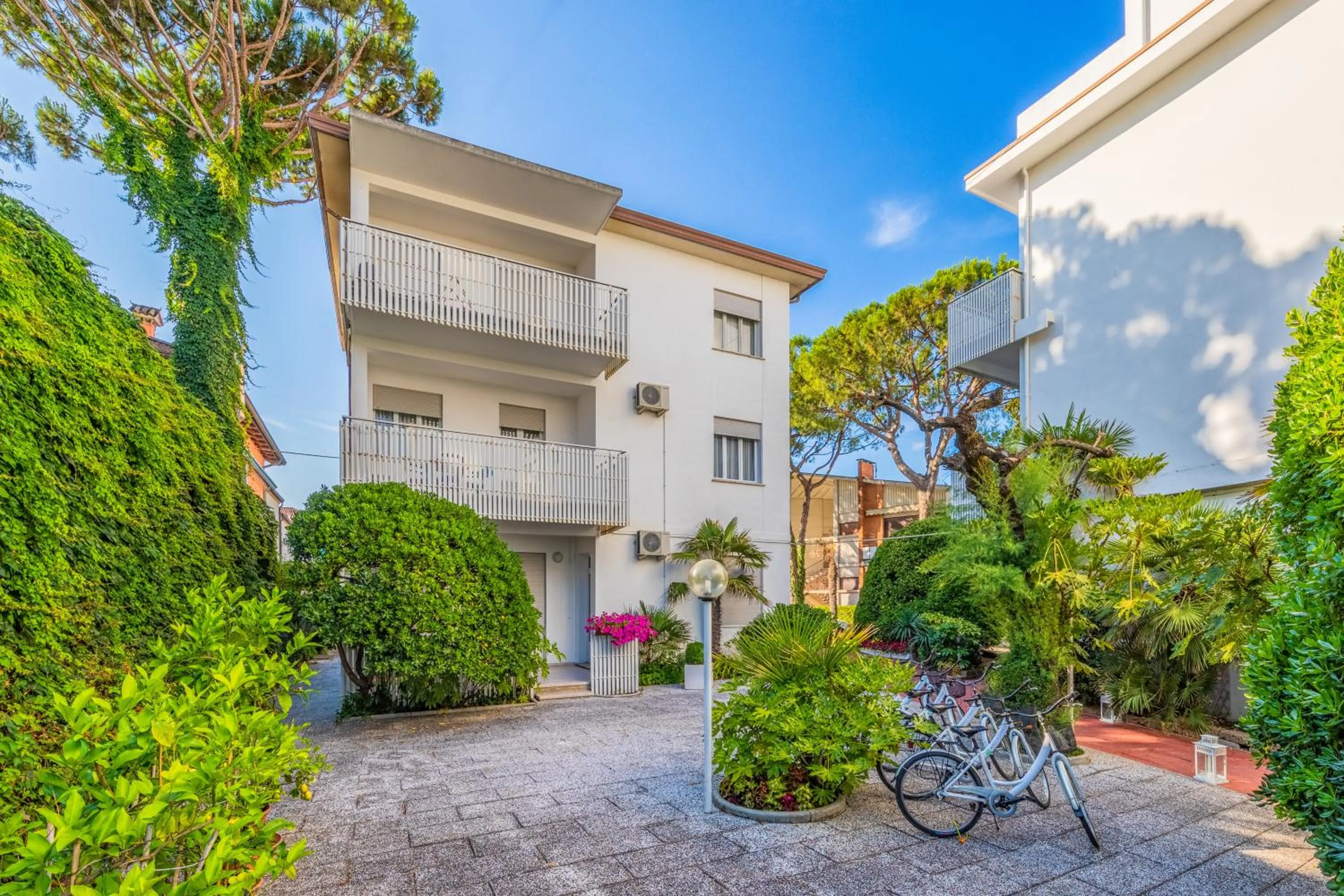 Property building in Hotel Parioli