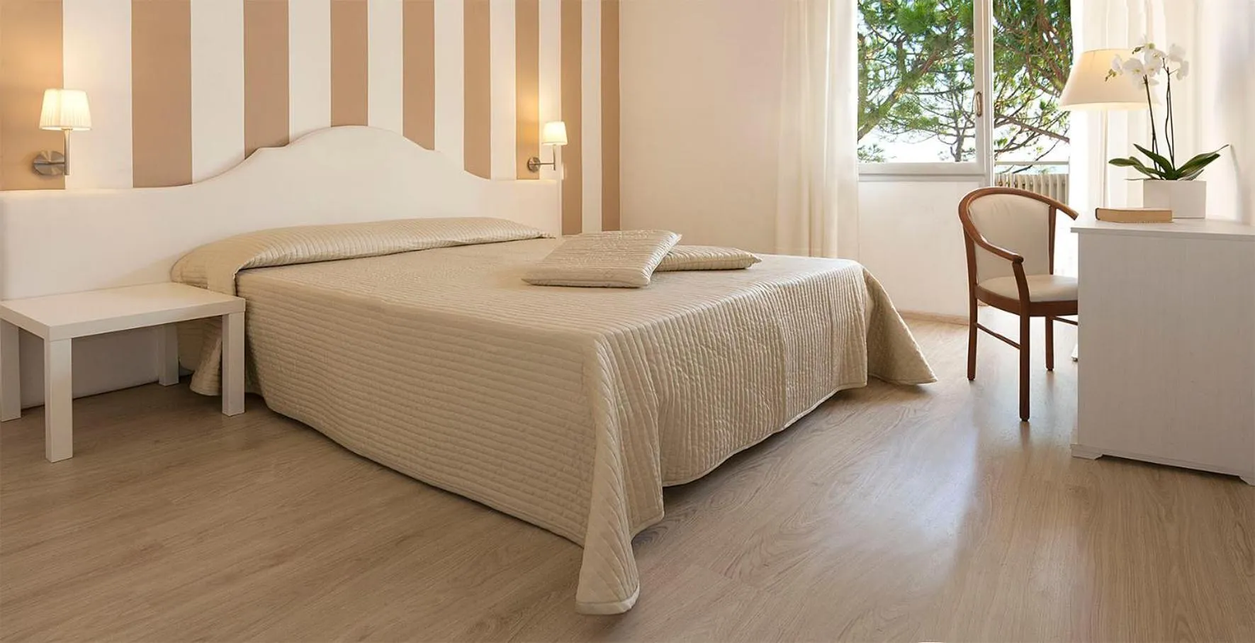 Bed in Hotel Parioli