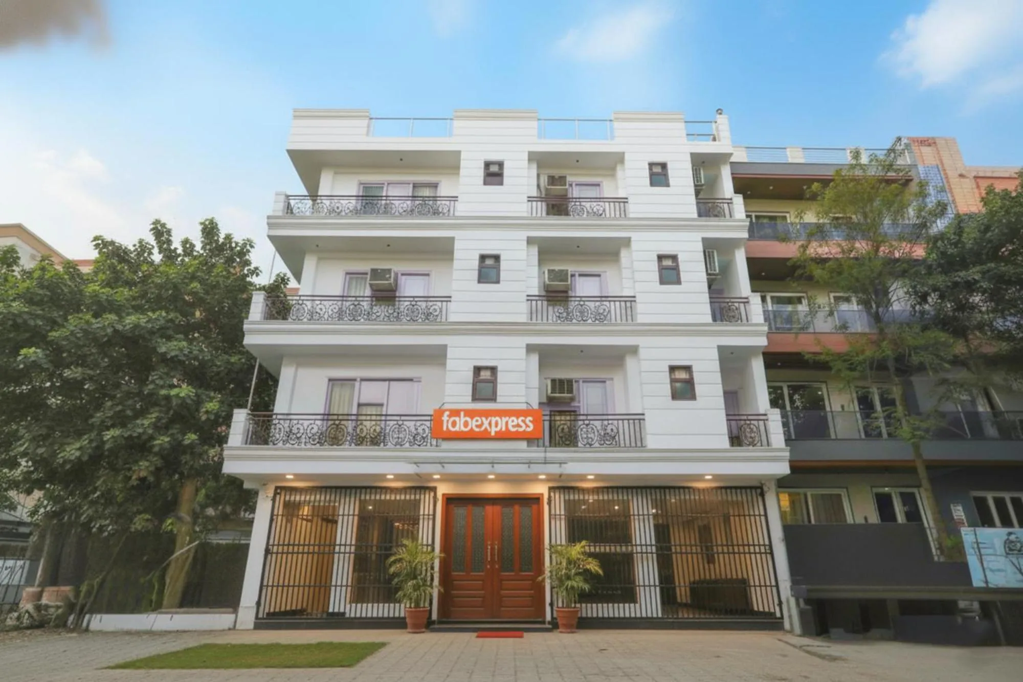 Property building in Via Lotus Palace