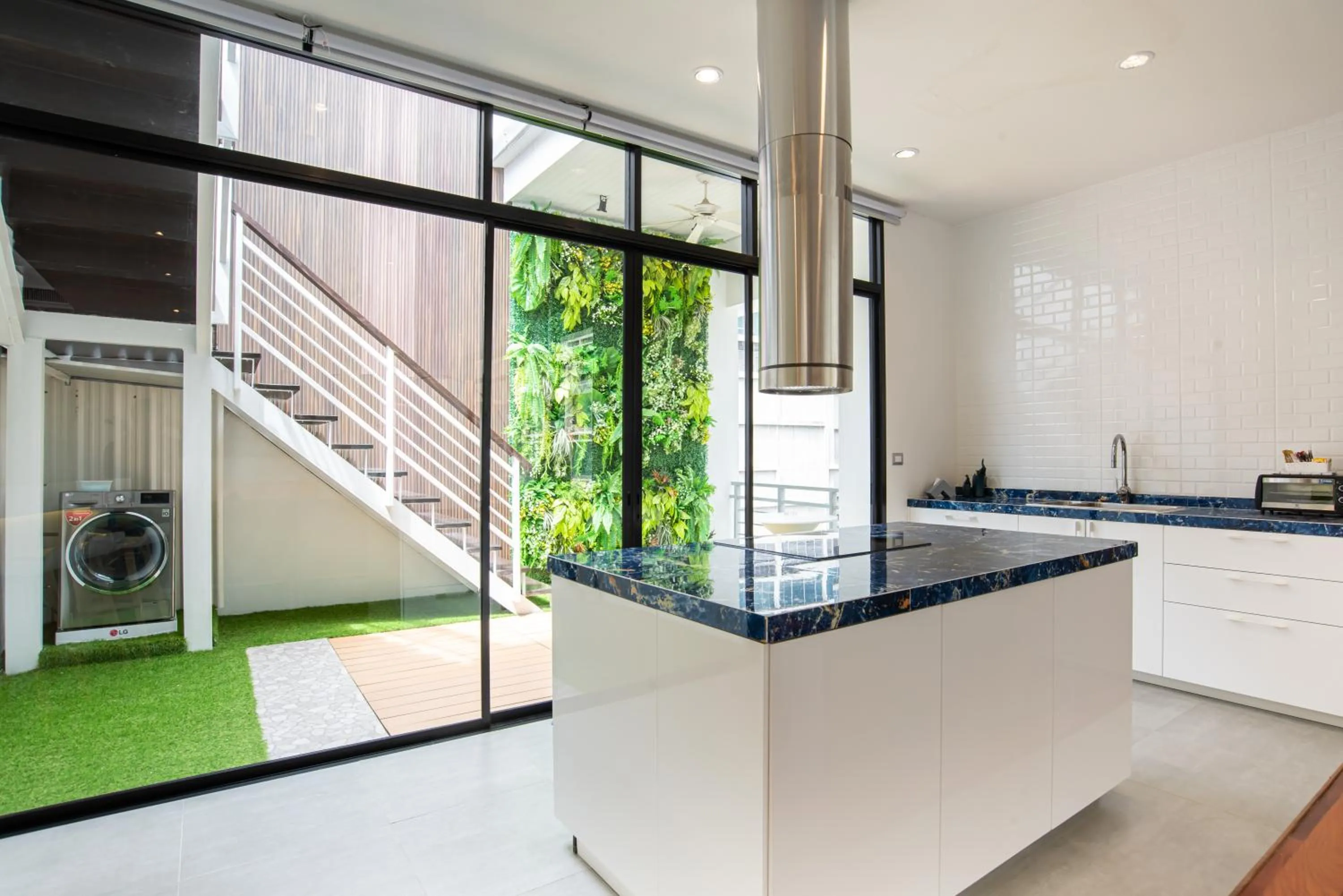 Kitchen or kitchenette in Benviar Tonson Residence