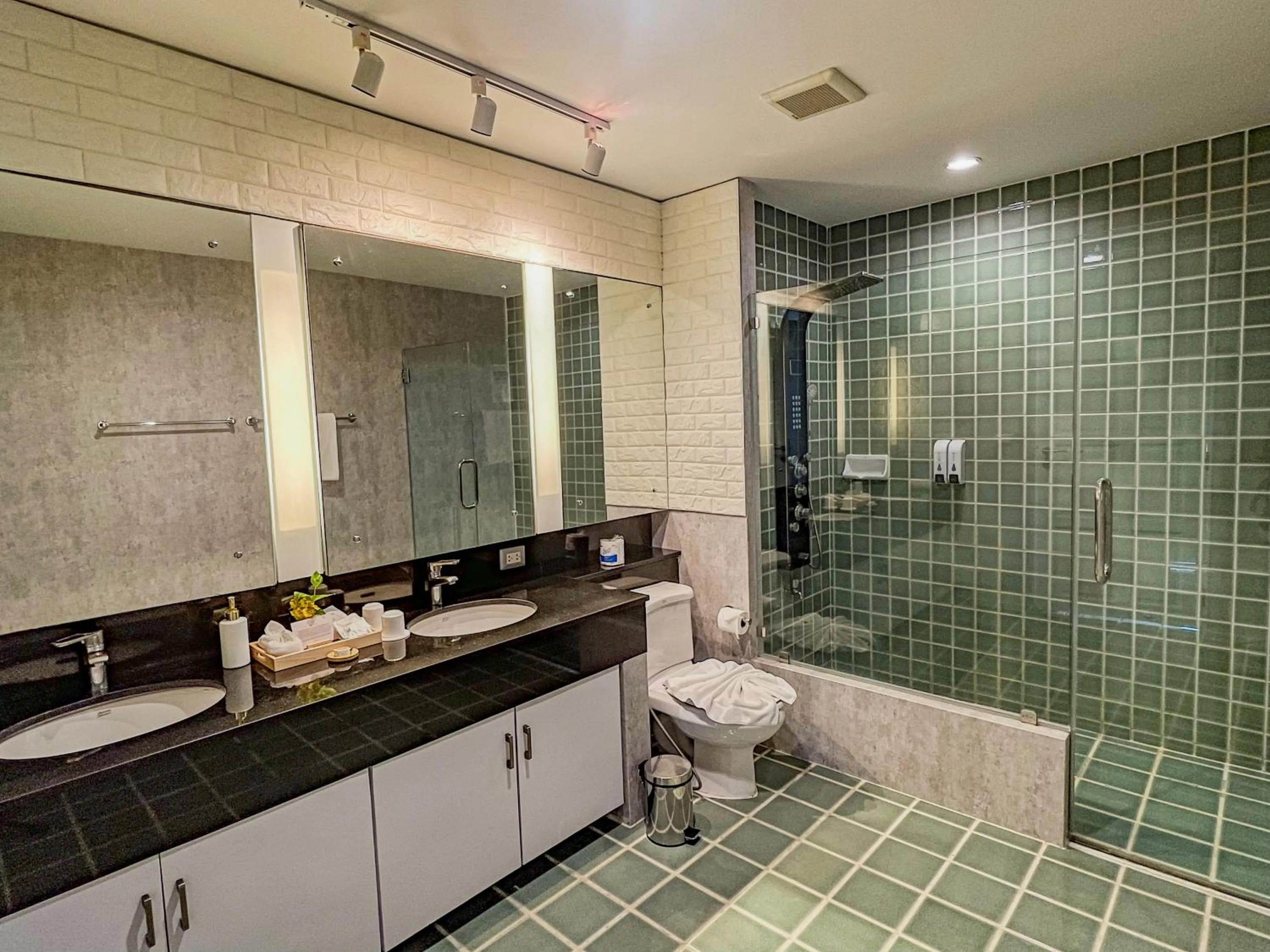 Bathroom in Benviar Tonson Residence
