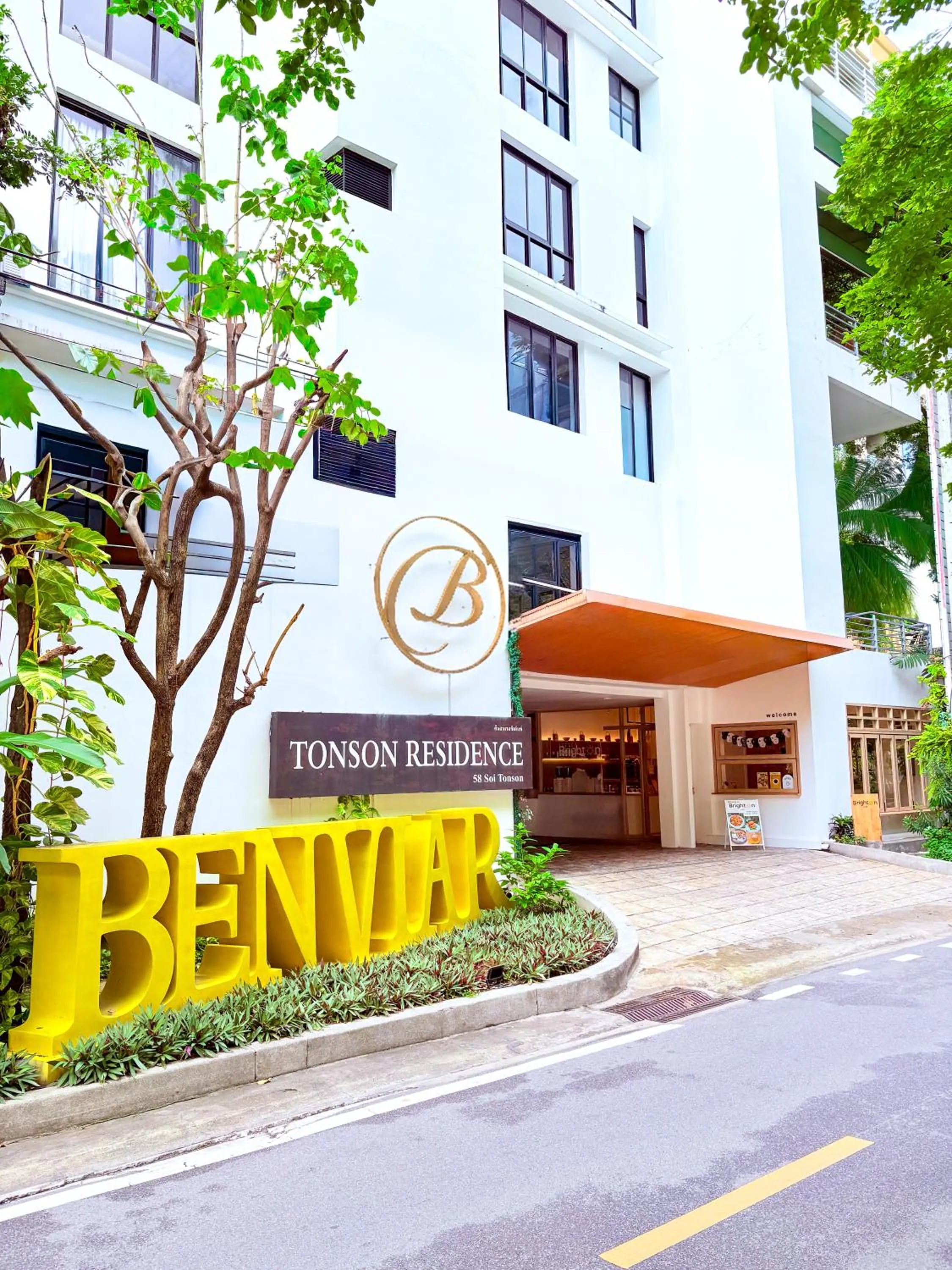 Property building in Benviar Tonson Residence