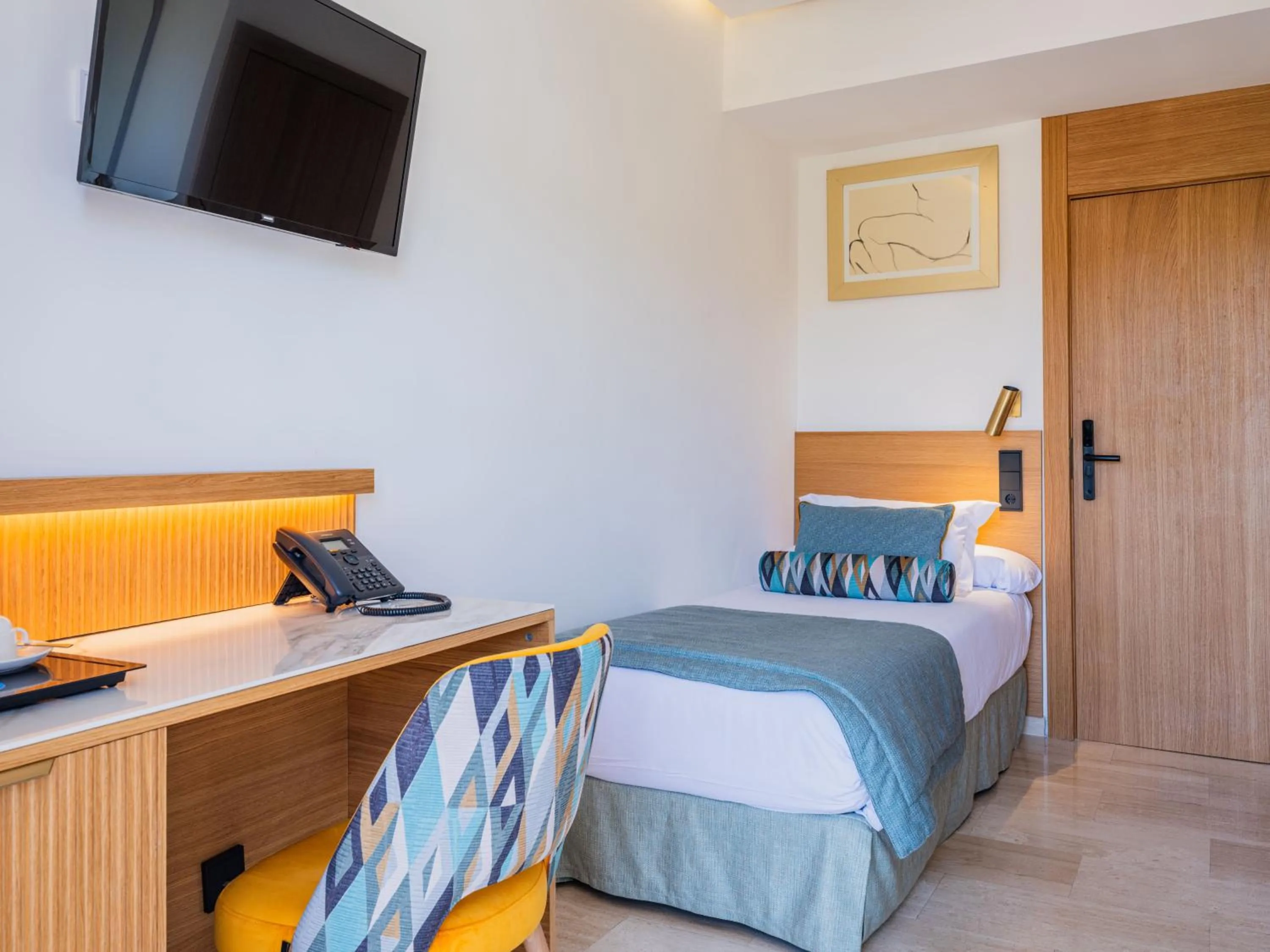 Bedroom, Bed in Grupotel Playa Camp de Mar - Adults Only