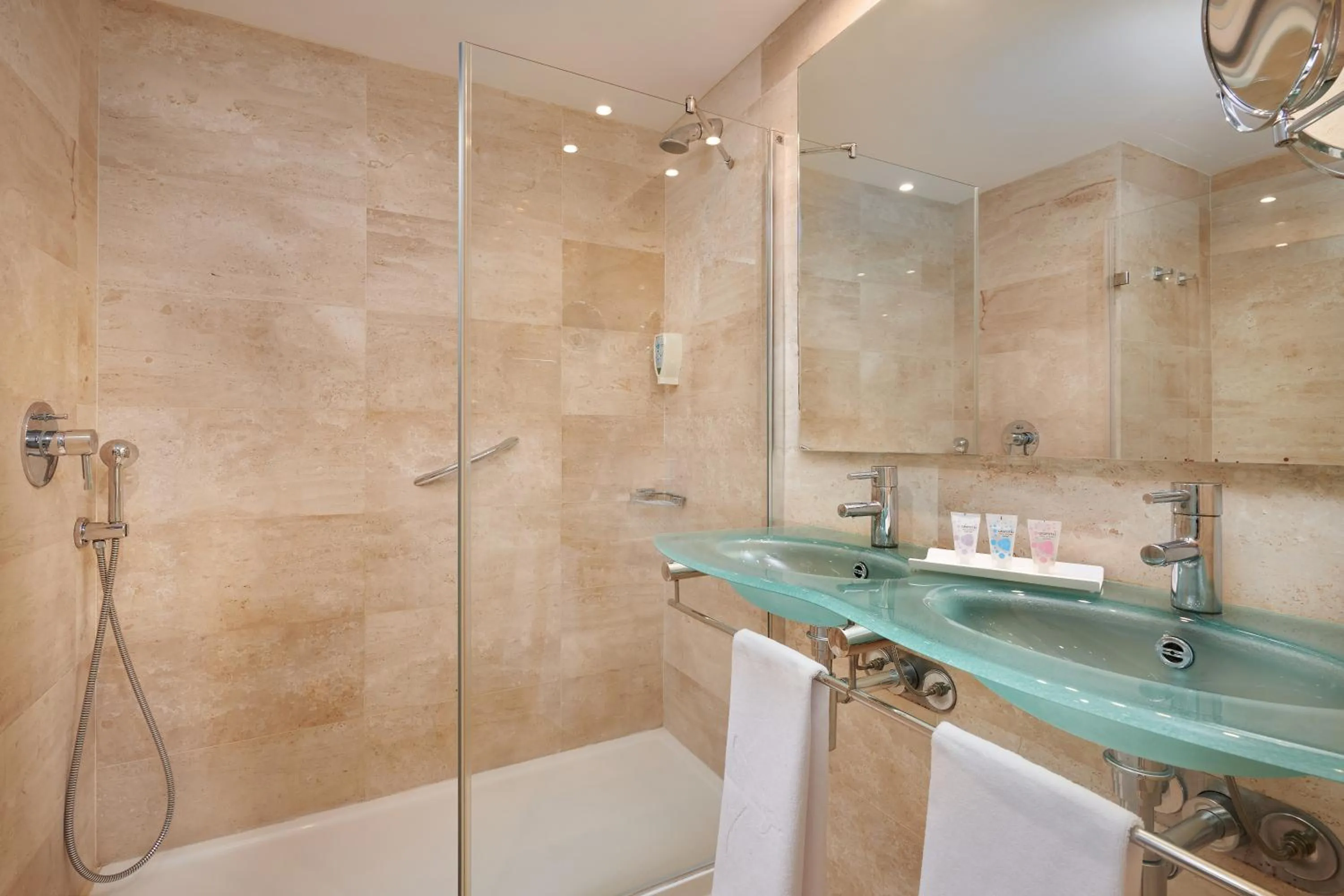 Shower in Grupotel Playa Camp de Mar - Adults Only