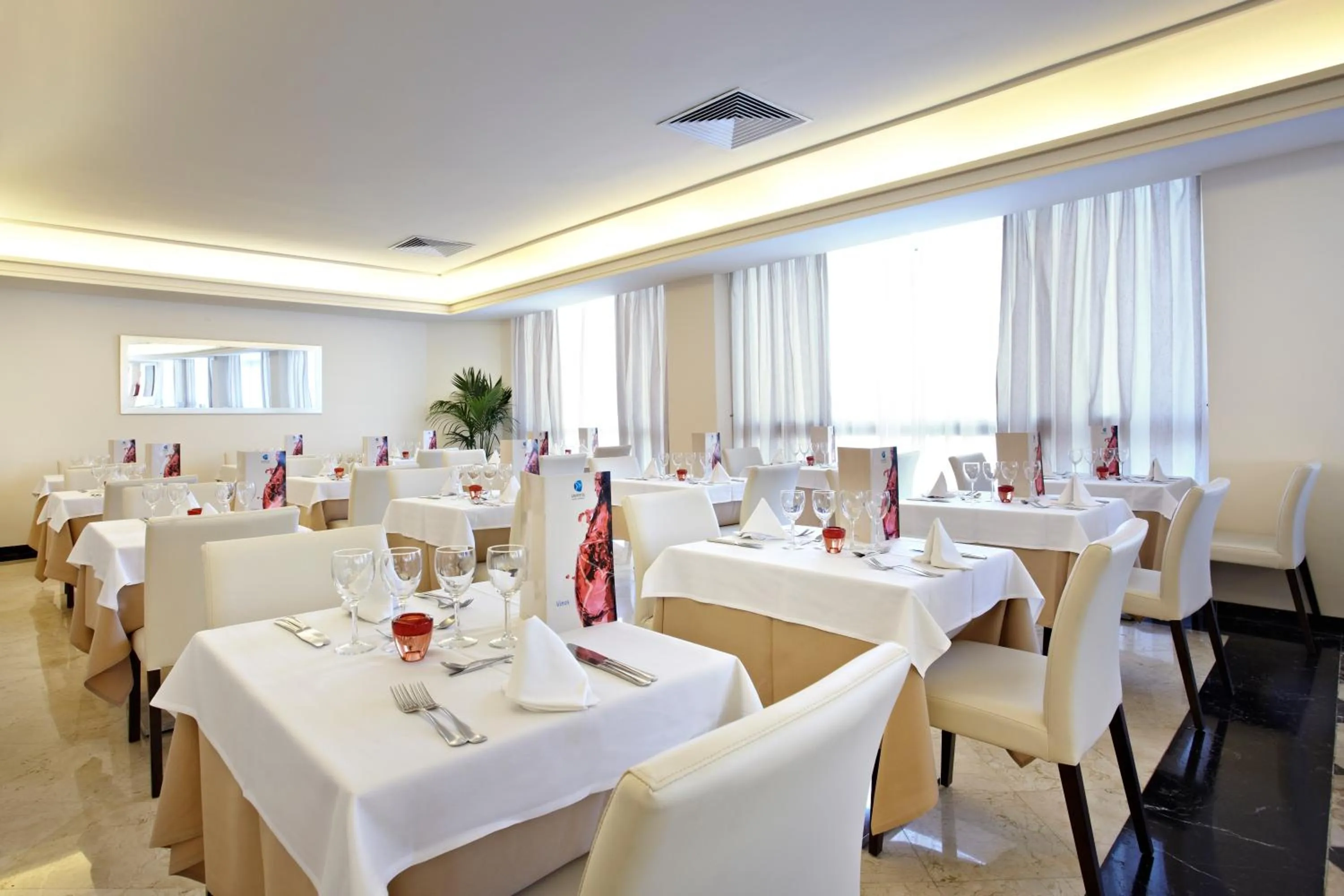 Restaurant/places to eat in Grupotel Playa Camp de Mar - Adults Only