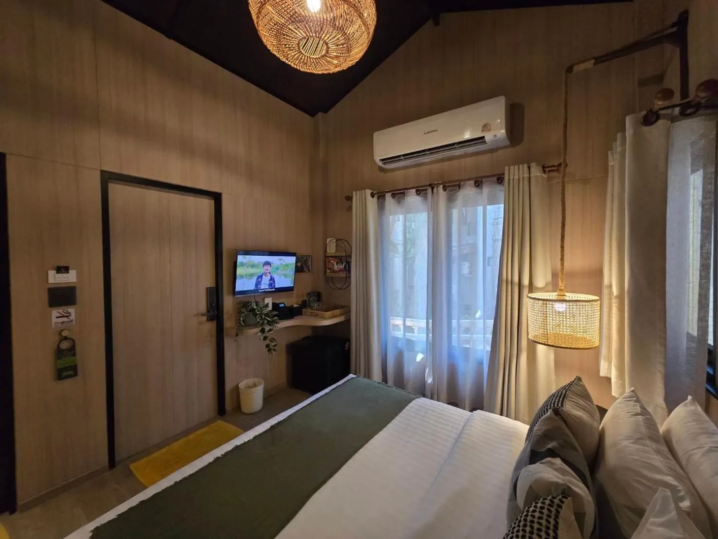 Bed in Cocohut Beach Resort Koh Phangan