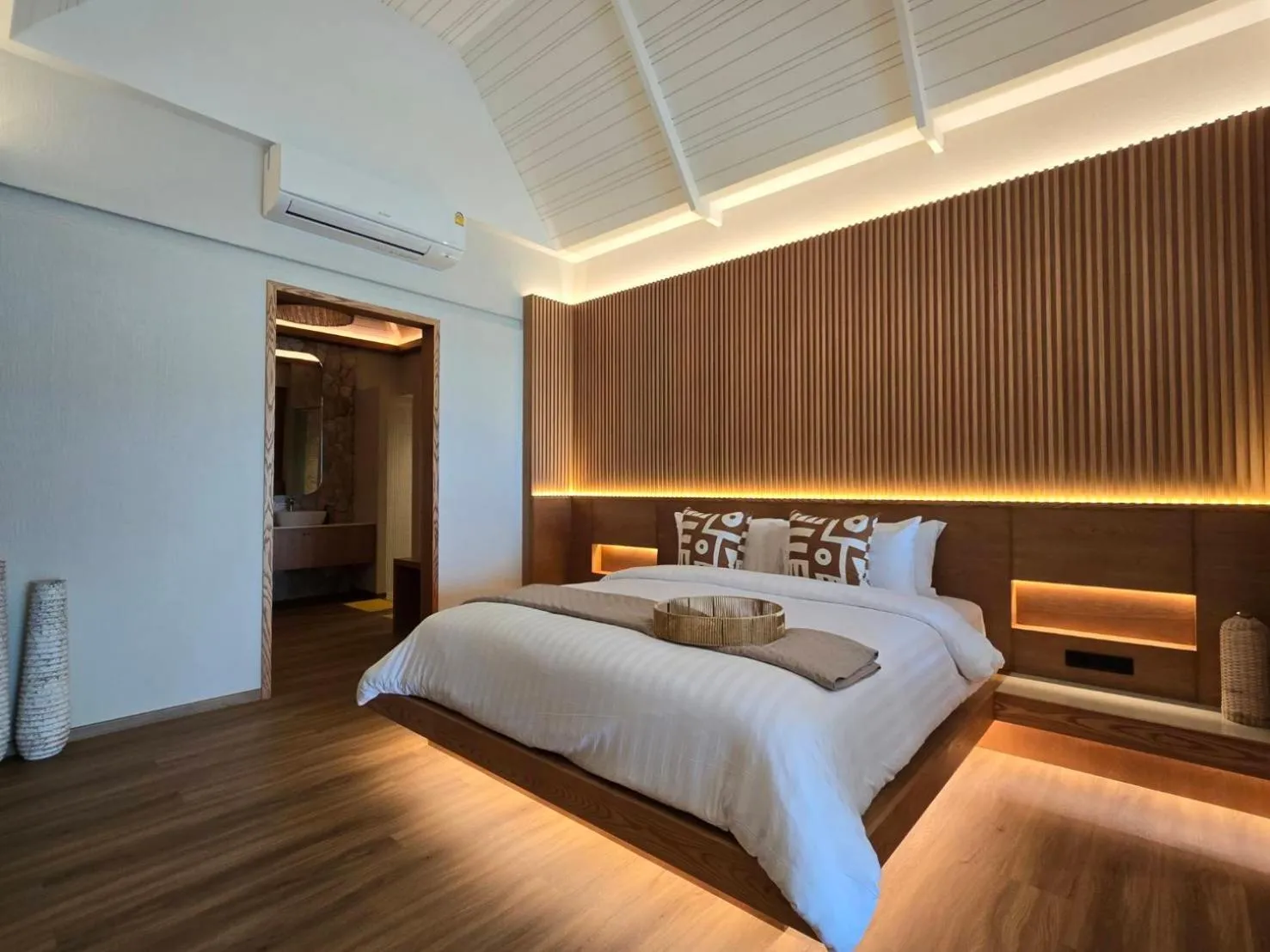 Bed in Cocohut Beach Resort Koh Phangan