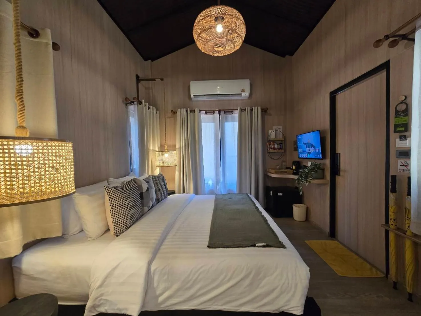 Bed in Cocohut Beach Resort Koh Phangan