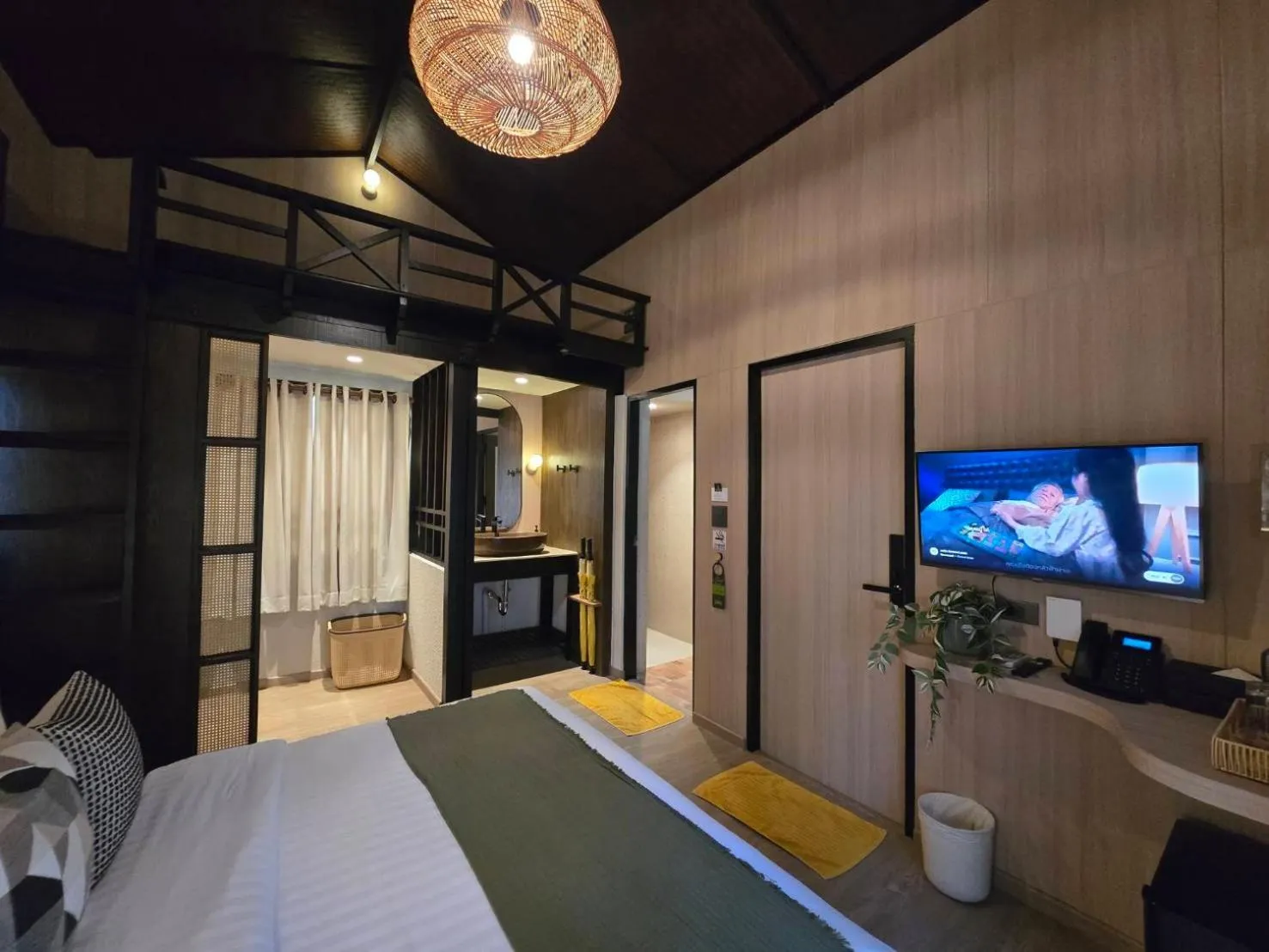 Bed in Cocohut Beach Resort Koh Phangan