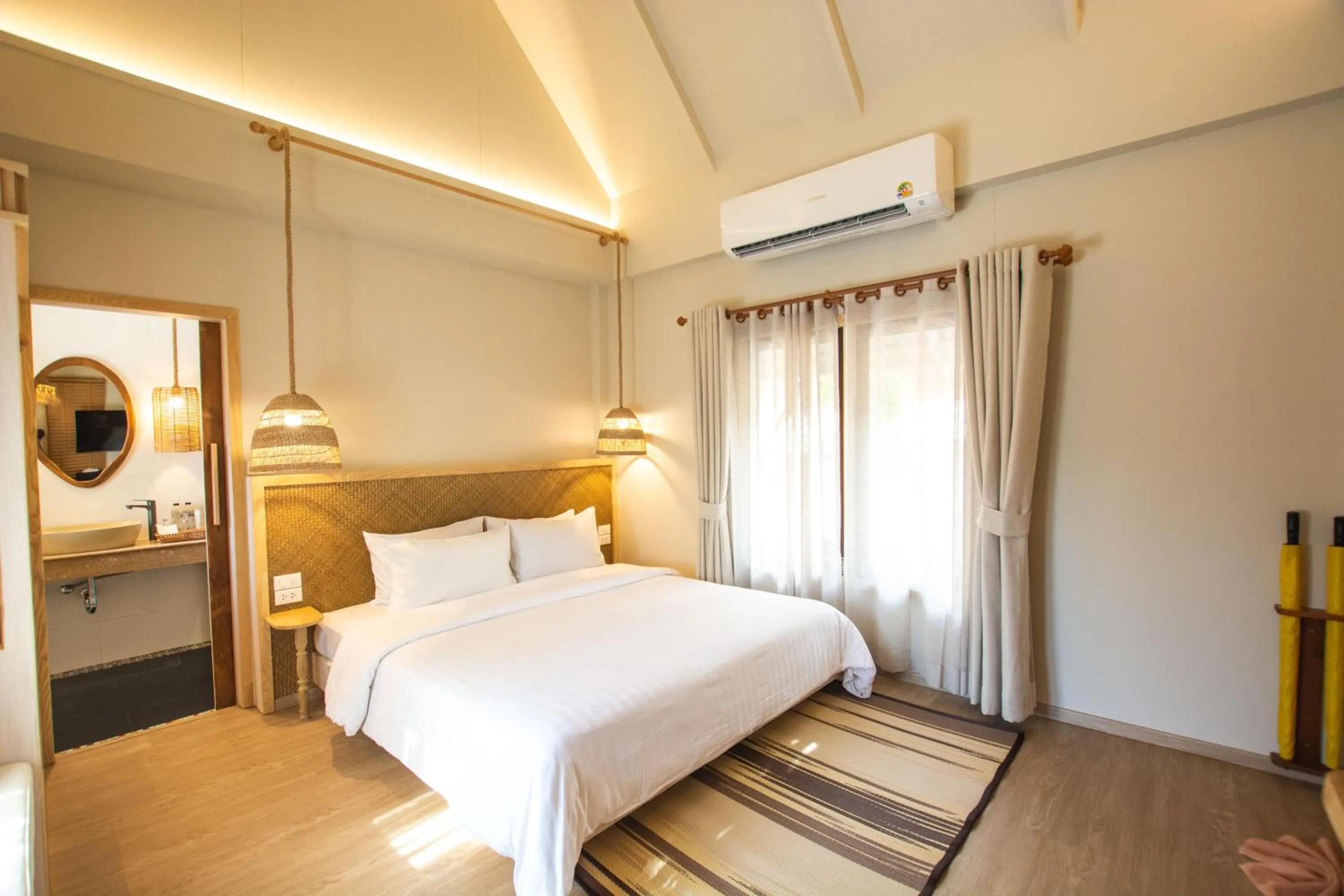 Bed in Cocohut Beach Resort Koh Phangan