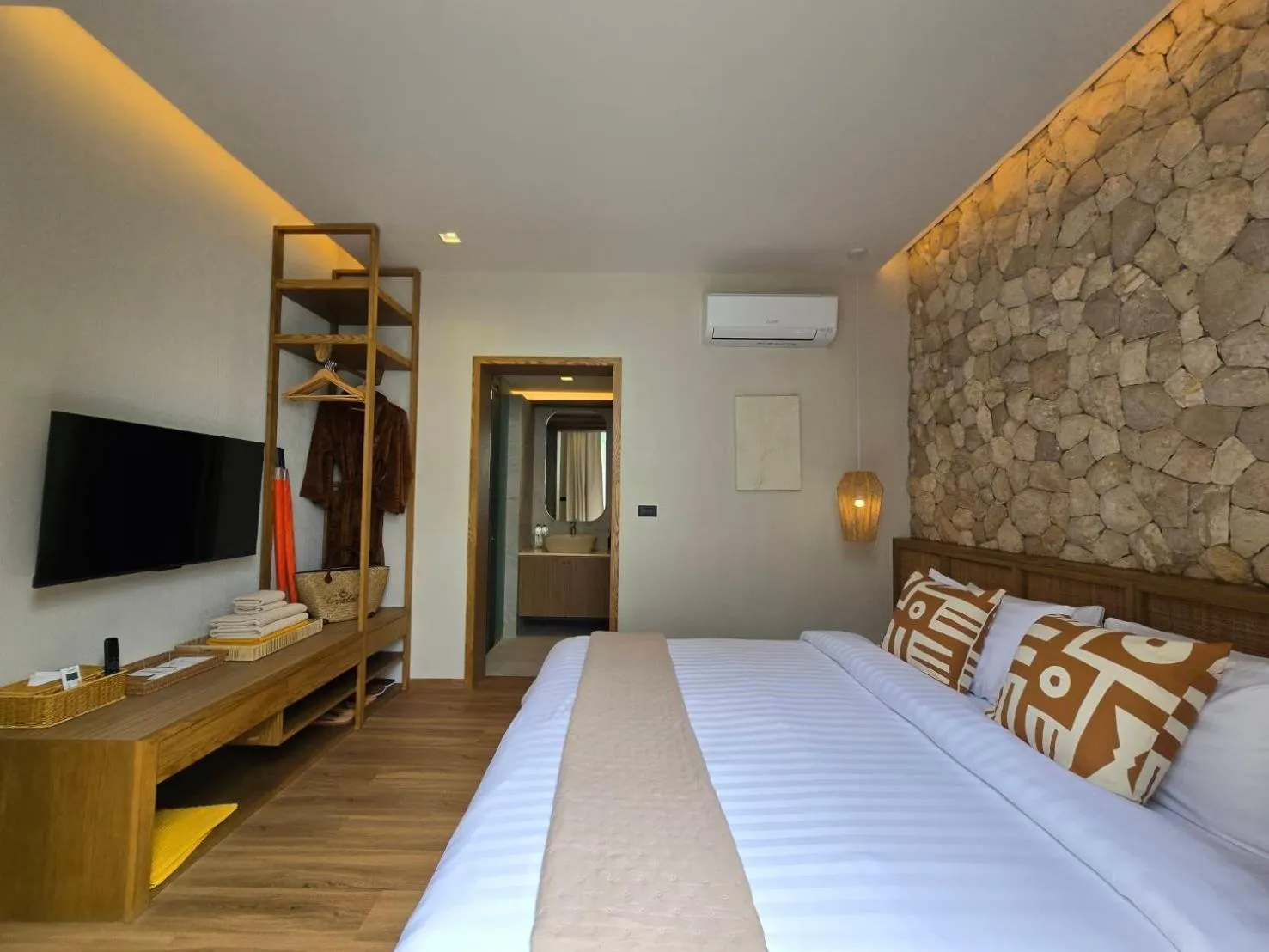 Bed in Cocohut Beach Resort Koh Phangan