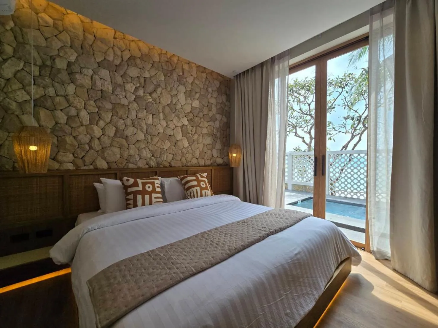 Bed in Cocohut Beach Resort Koh Phangan