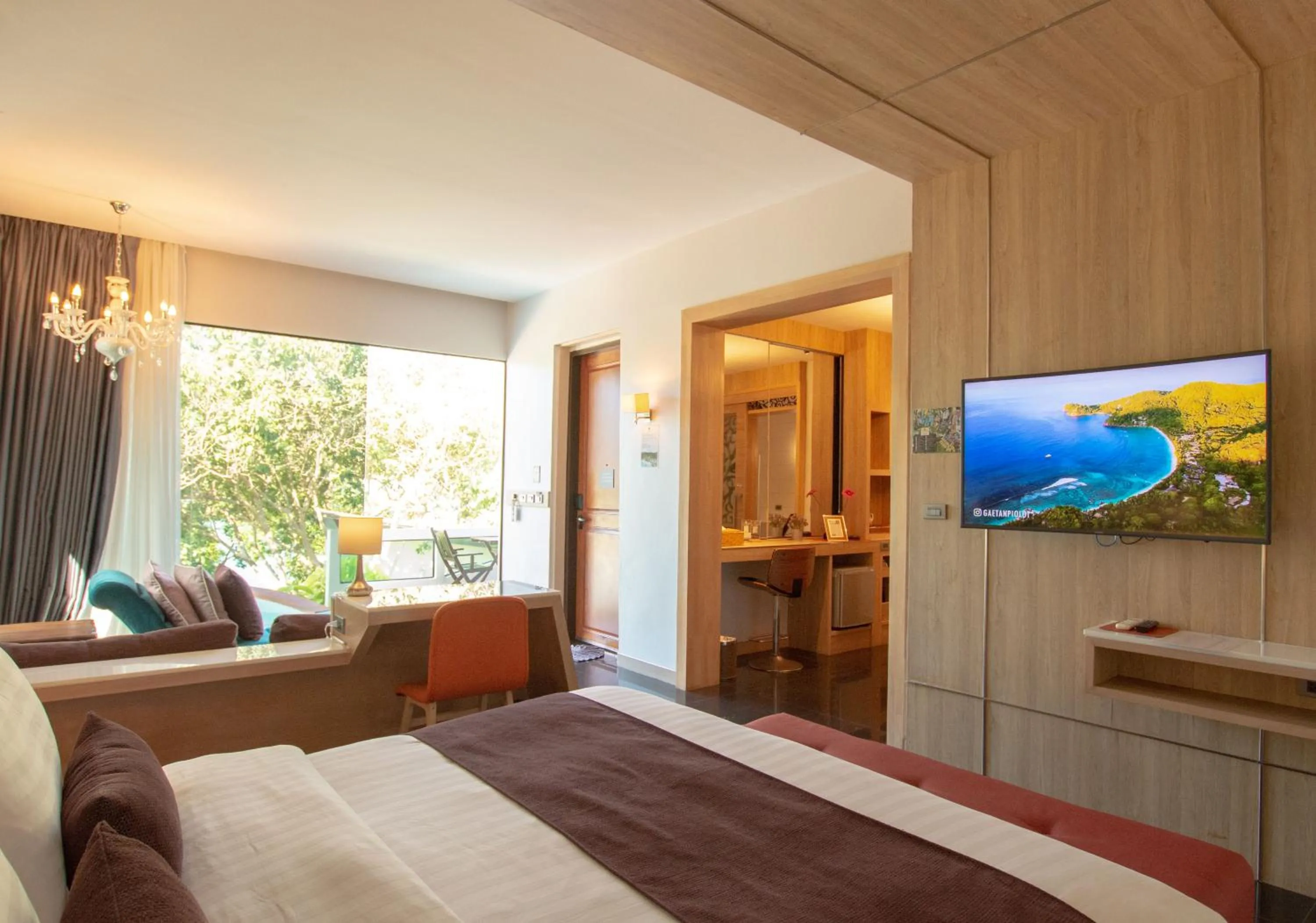 Bed in Cocohut Beach Resort Koh Phangan