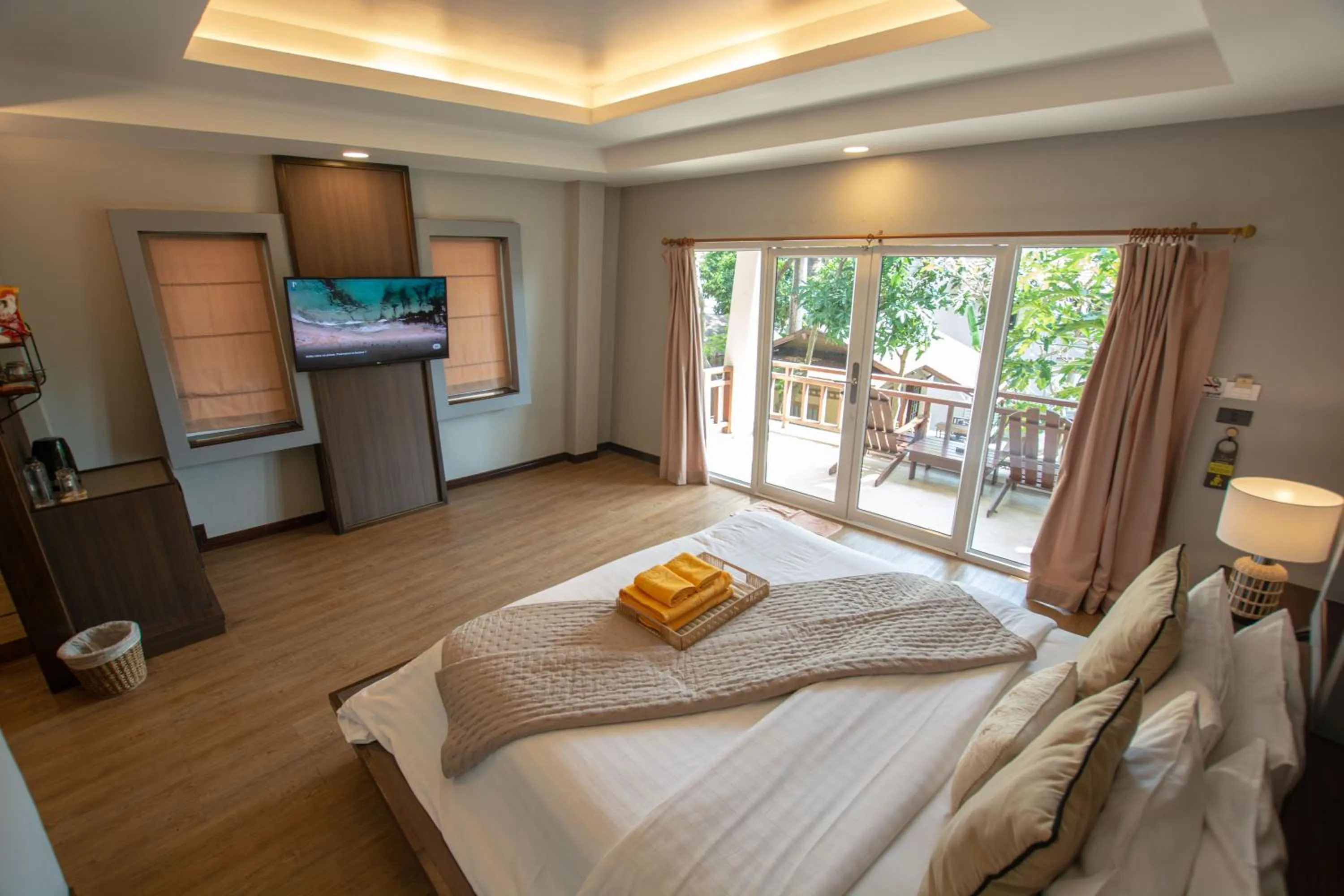 Bed in Cocohut Beach Resort Koh Phangan