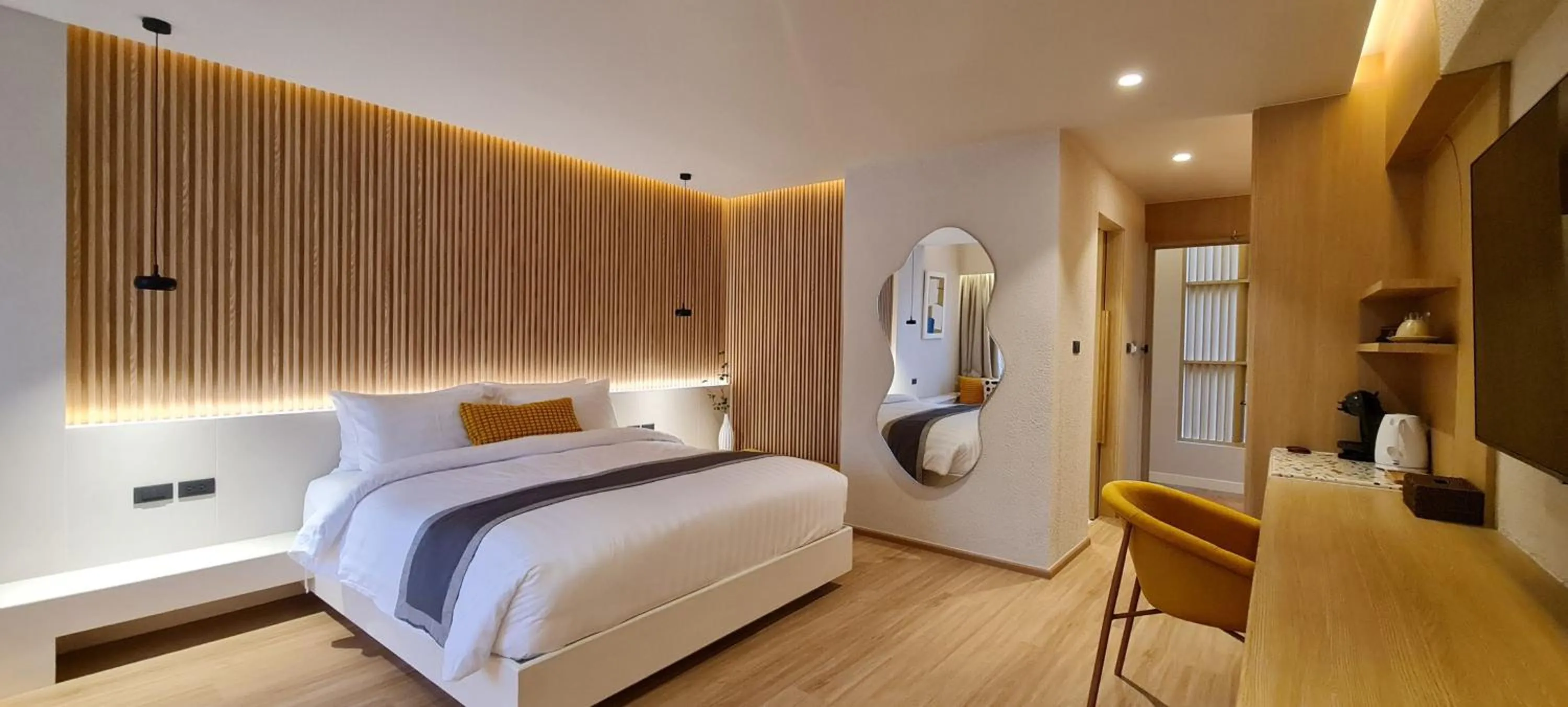 Bed in Cocohut Beach Resort Koh Phangan