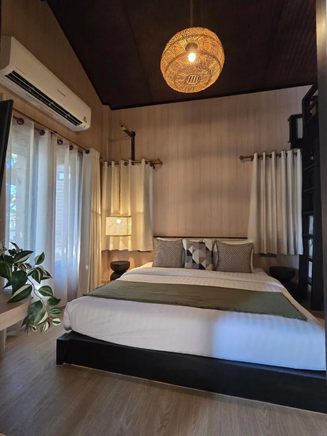 Bed in Cocohut Beach Resort Koh Phangan